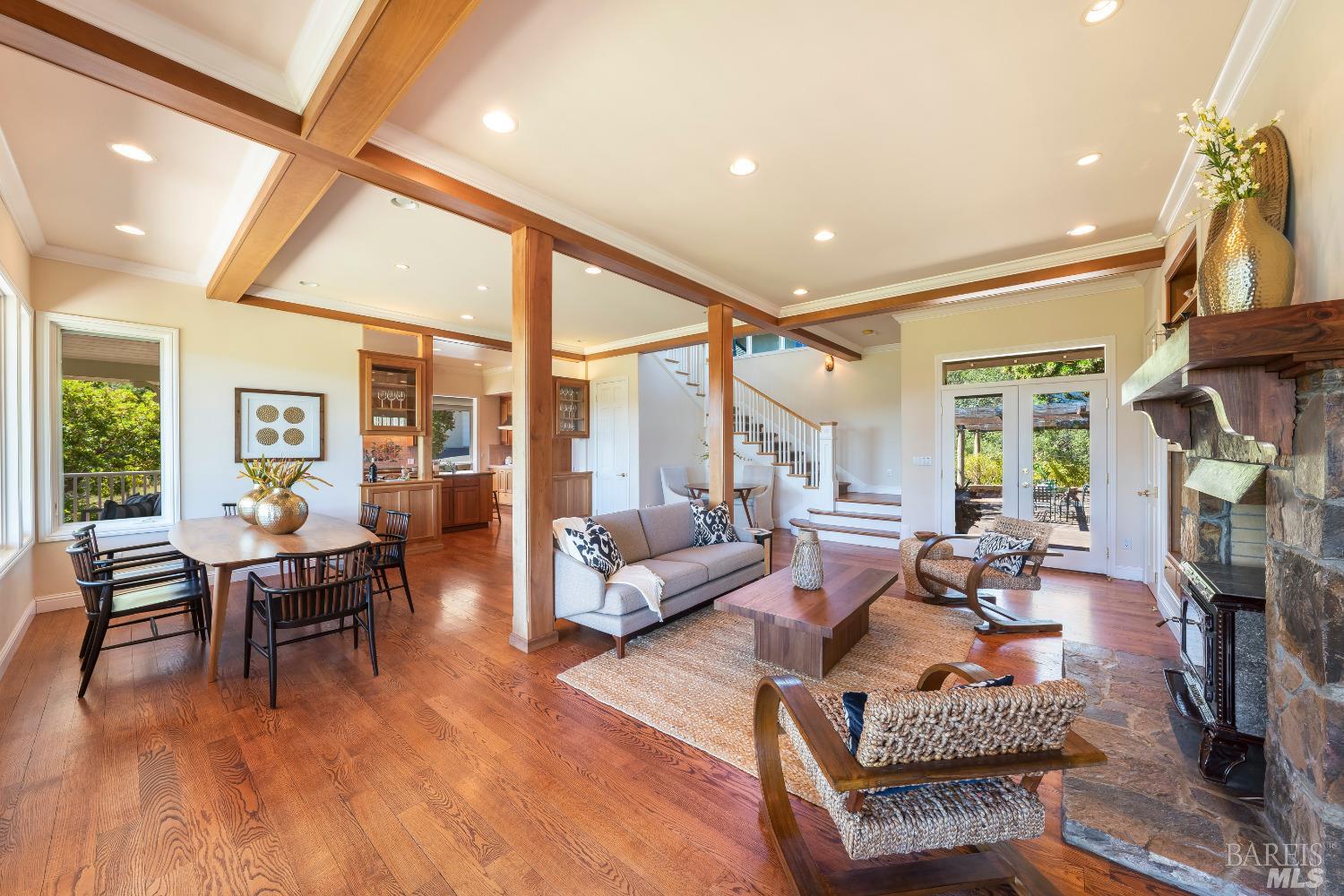 Detail Gallery Image 4 of 37 For 1955 W Dry Creek Rd, Healdsburg,  CA 95448 - 4 Beds | 3/2 Baths