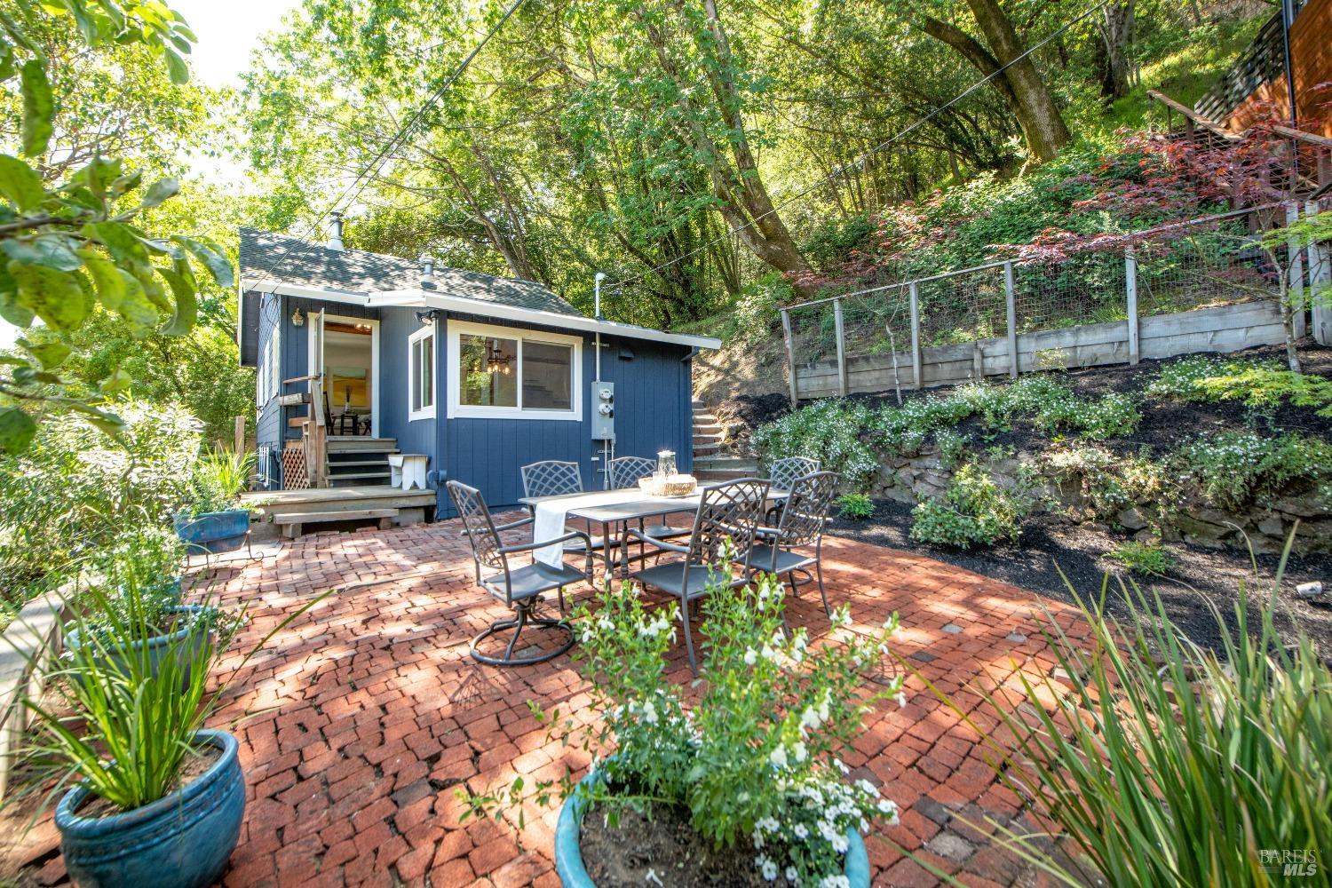 Photo of 251 End Ave in San Rafael, CA