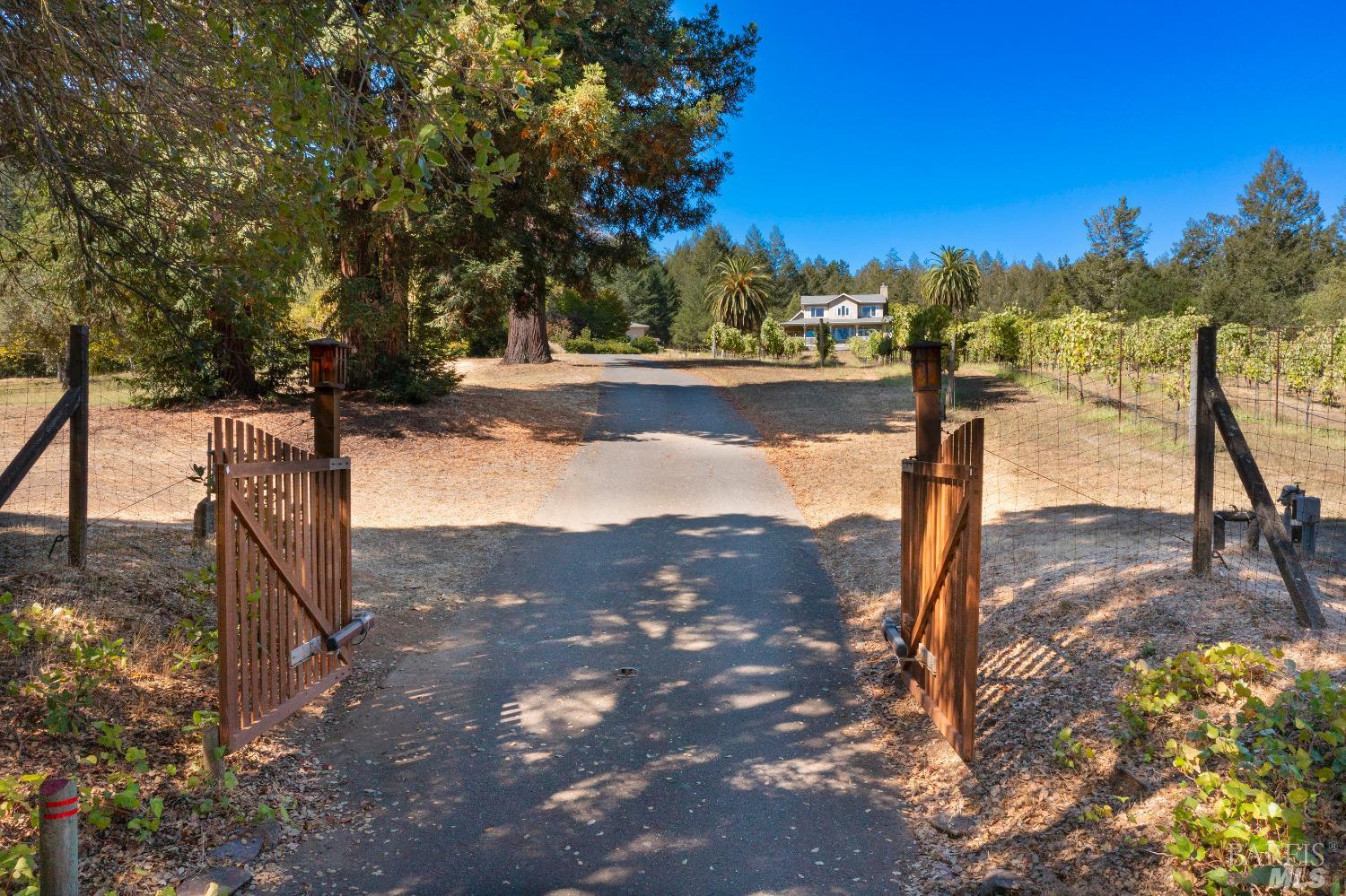 Detail Gallery Image 34 of 37 For 1955 W Dry Creek Rd, Healdsburg,  CA 95448 - 4 Beds | 3/2 Baths