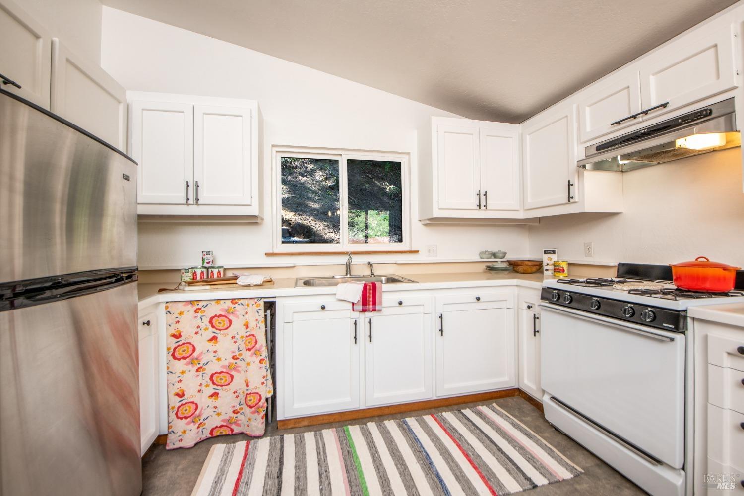 Detail Gallery Image 12 of 36 For 251 West End Ave, San Rafael,  CA 94901 - 2 Beds | 2 Baths
