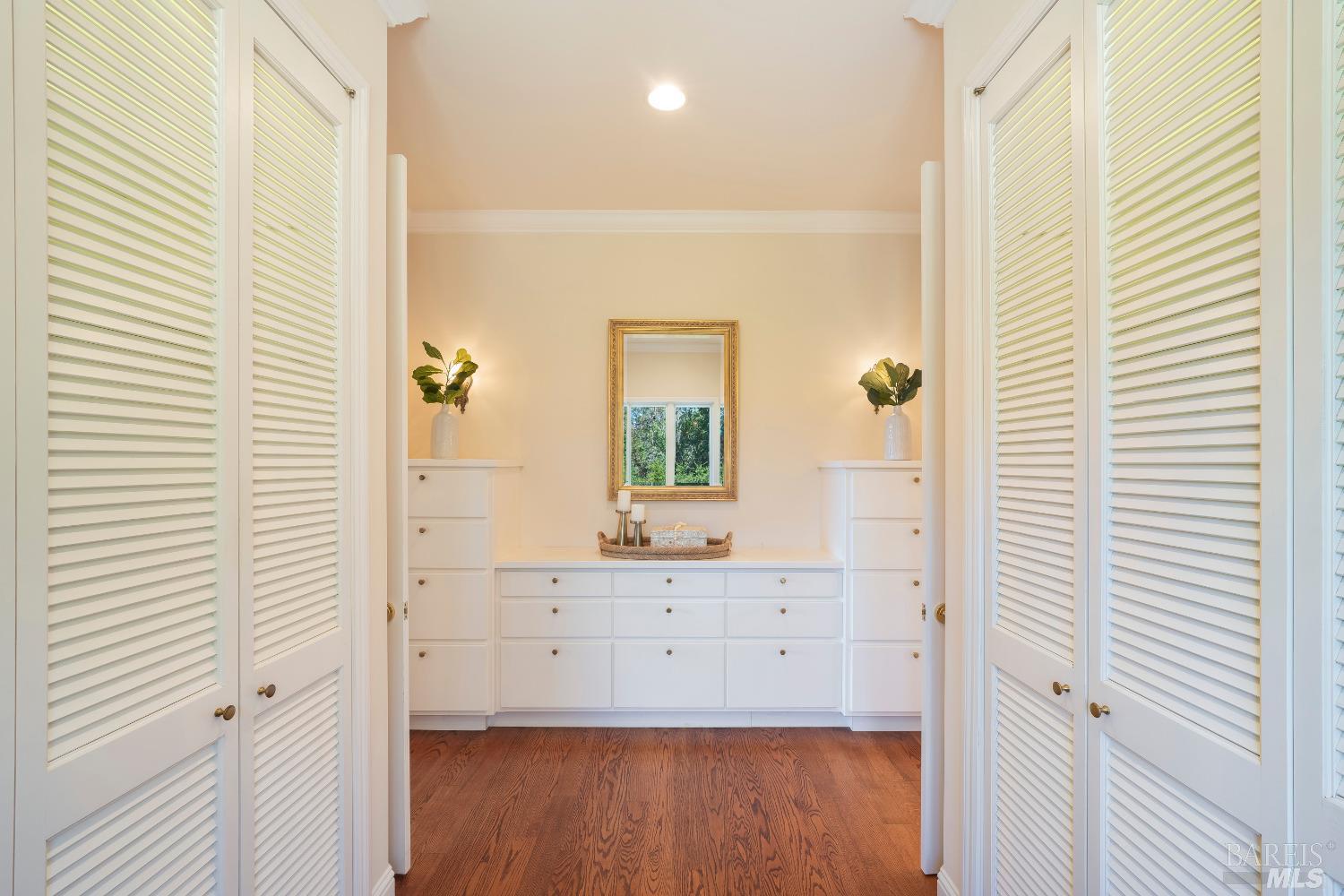 Detail Gallery Image 14 of 37 For 1955 W Dry Creek Rd, Healdsburg,  CA 95448 - 4 Beds | 3/2 Baths