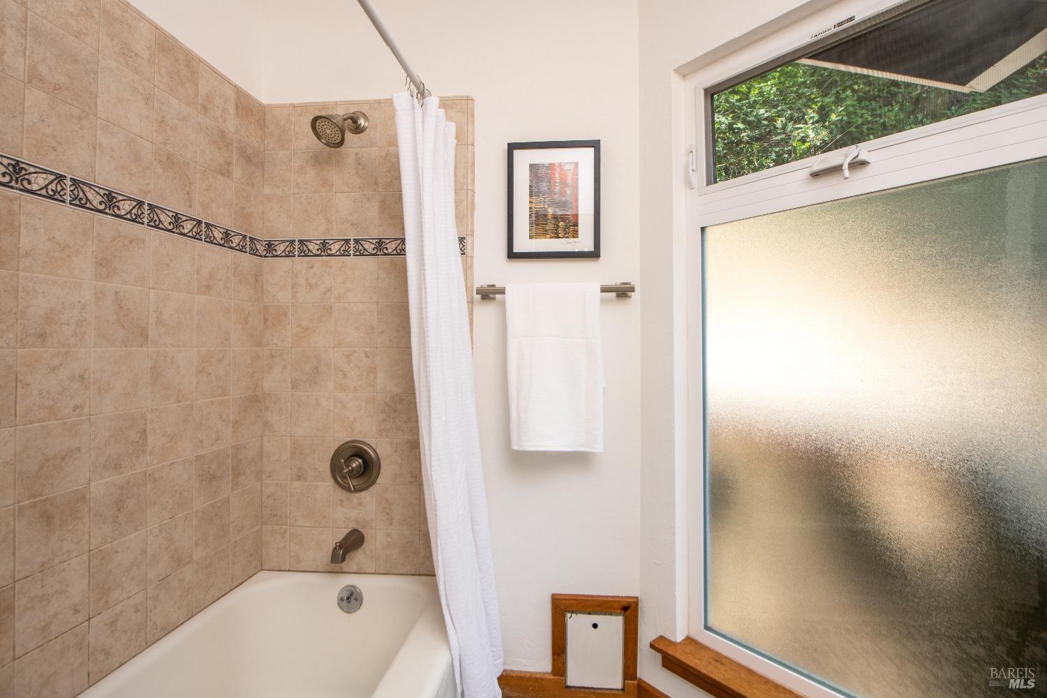 Detail Gallery Image 16 of 36 For 251 West End Ave, San Rafael,  CA 94901 - 2 Beds | 2 Baths