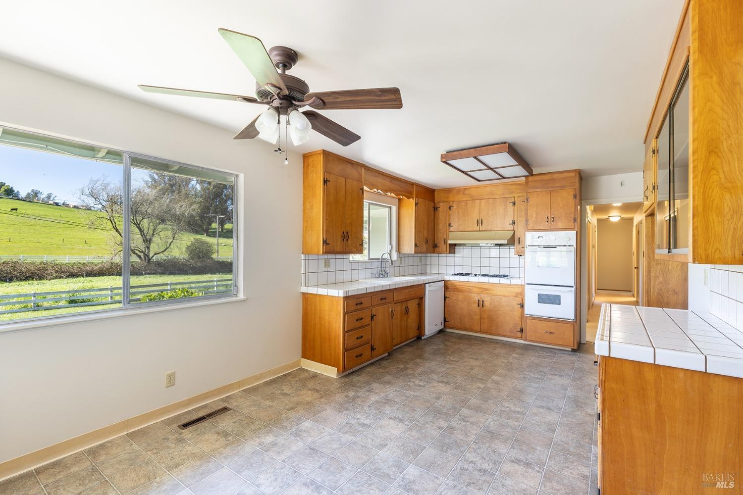 Detail Gallery Image 11 of 55 For 840 W Railroad Ave, Cotati,  CA 94931 - 3 Beds | 2 Baths