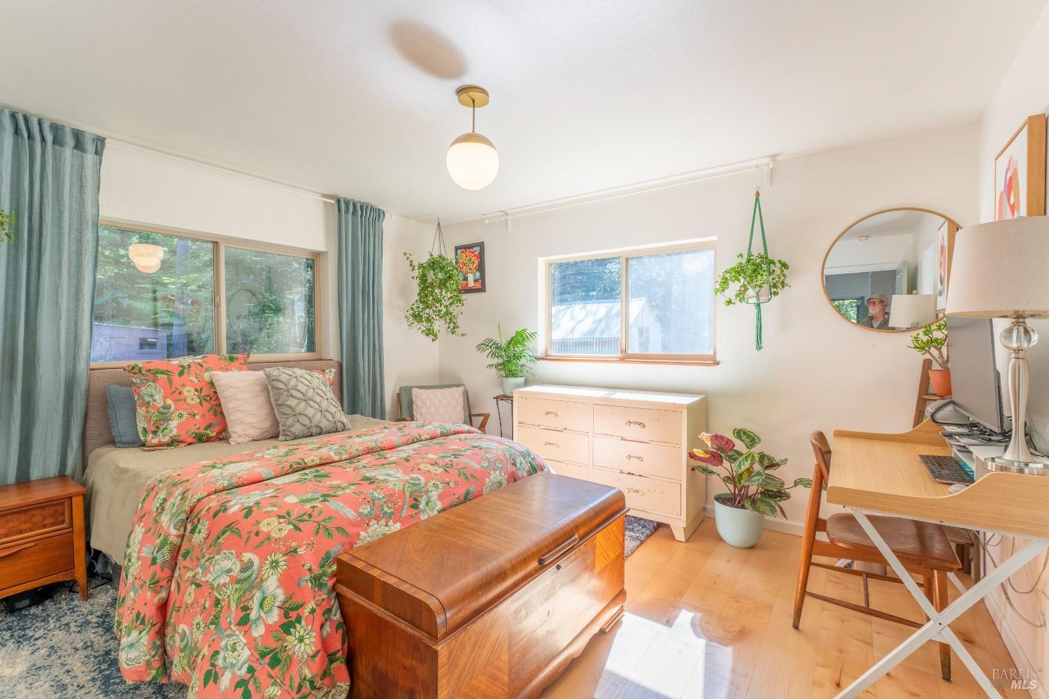 Detail Gallery Image 7 of 21 For 8095 Outlaw Springs Rd, Mendocino,  CA 95460 - 2 Beds | 2 Baths