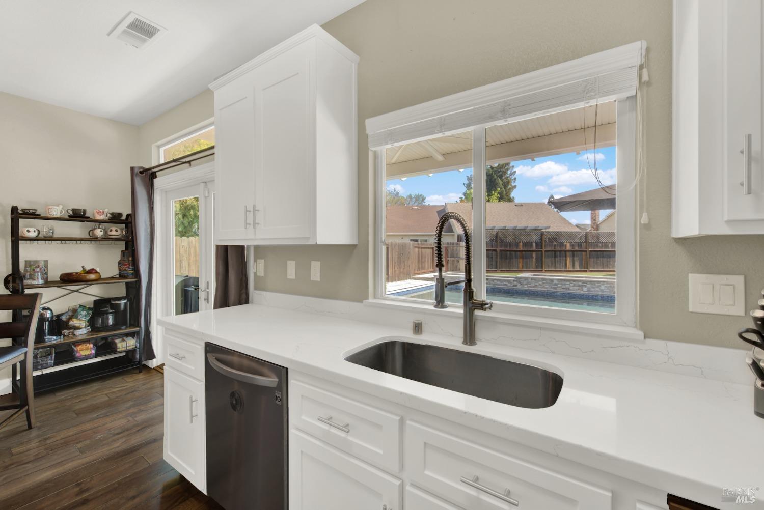 Detail Gallery Image 21 of 71 For 585 Canvasback Ct, Vacaville,  CA 95687 - 4 Beds | 2/1 Baths