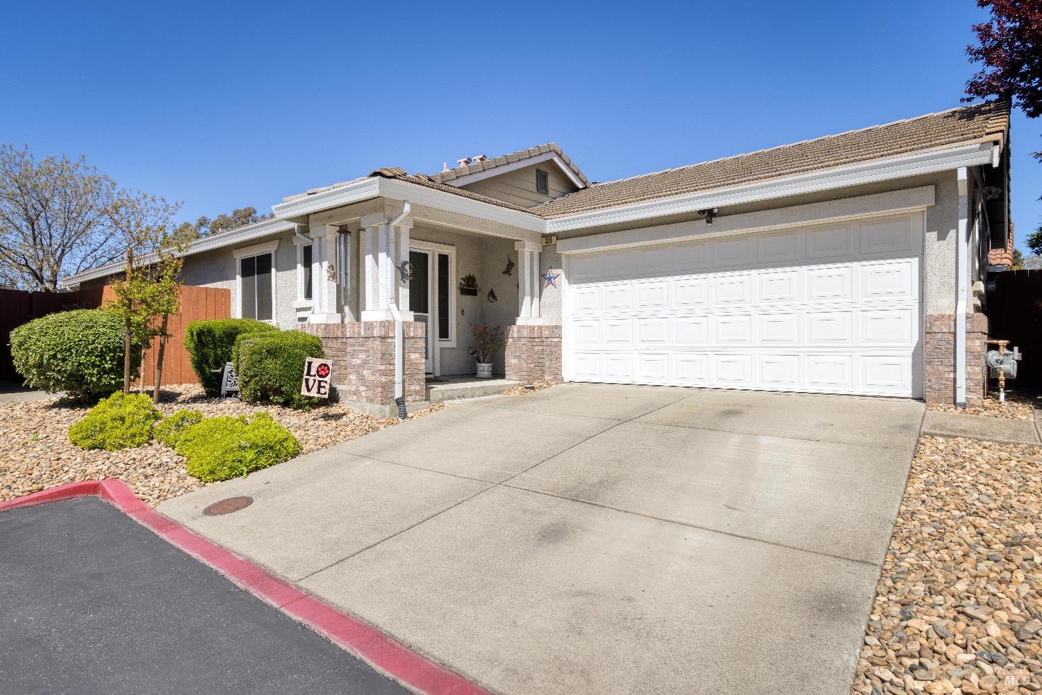 Detail Gallery Image 1 of 26 For 320 Torrey Pines Ct, Vacaville,  CA 95687 - 3 Beds | 2 Baths