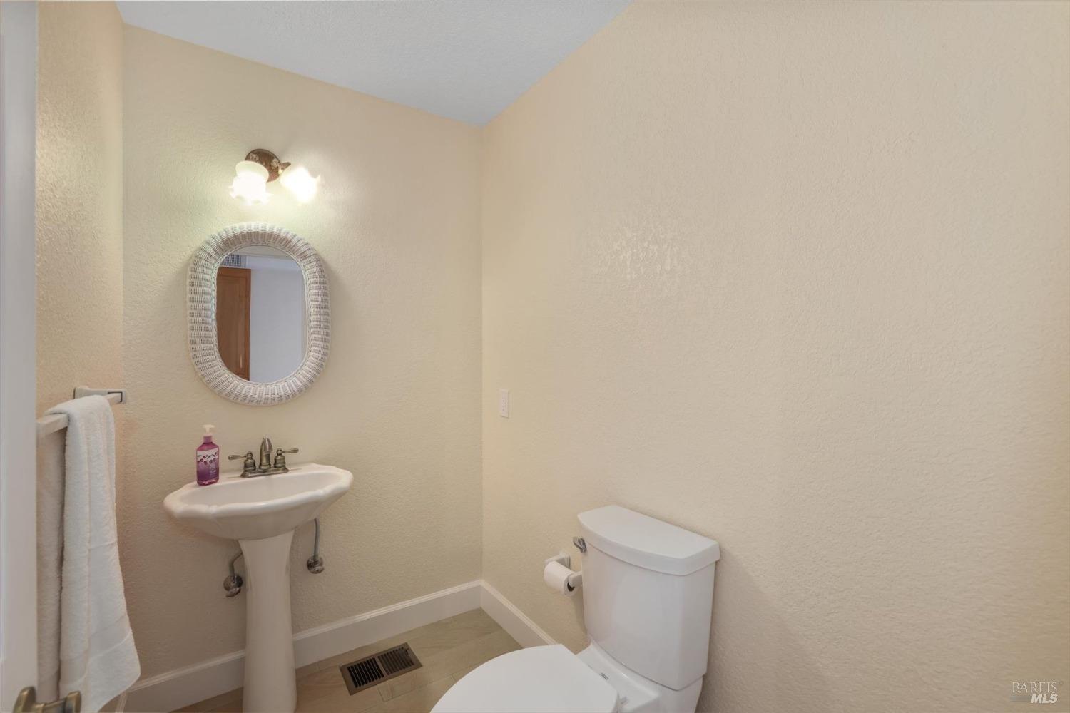 Detail Gallery Image 17 of 56 For 975 Mayfair Dr, Dixon,  CA 95620 - 3 Beds | 2/1 Baths