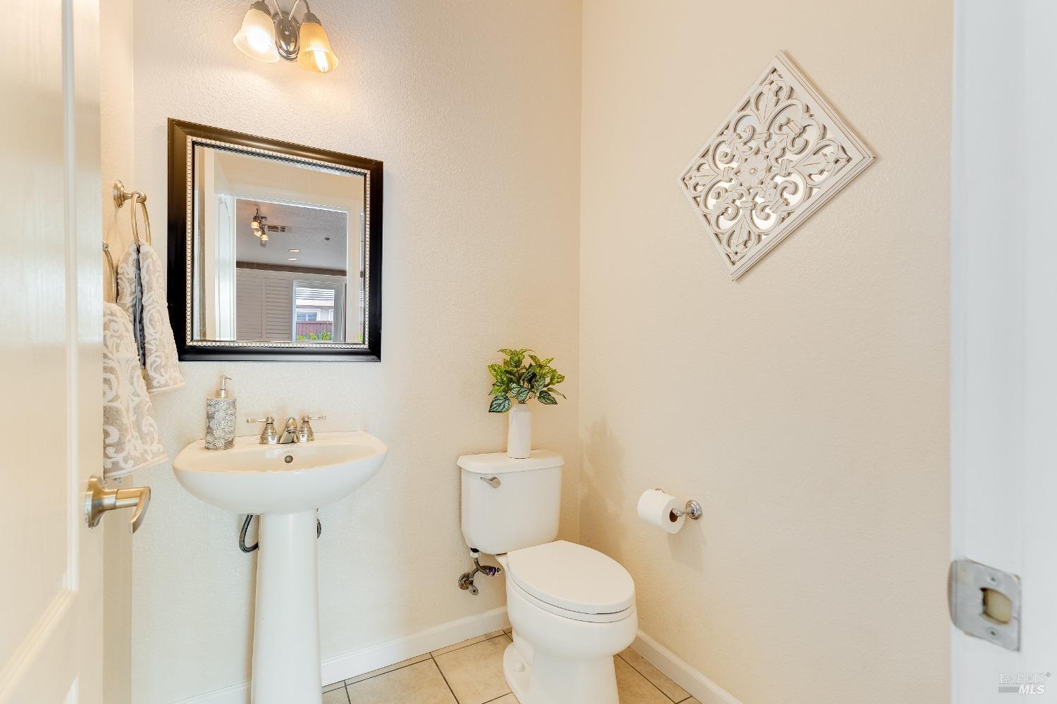 Detail Gallery Image 10 of 46 For 4480 Actriz Pl, Martinez,  CA 94553 - 5 Beds | 3/1 Baths