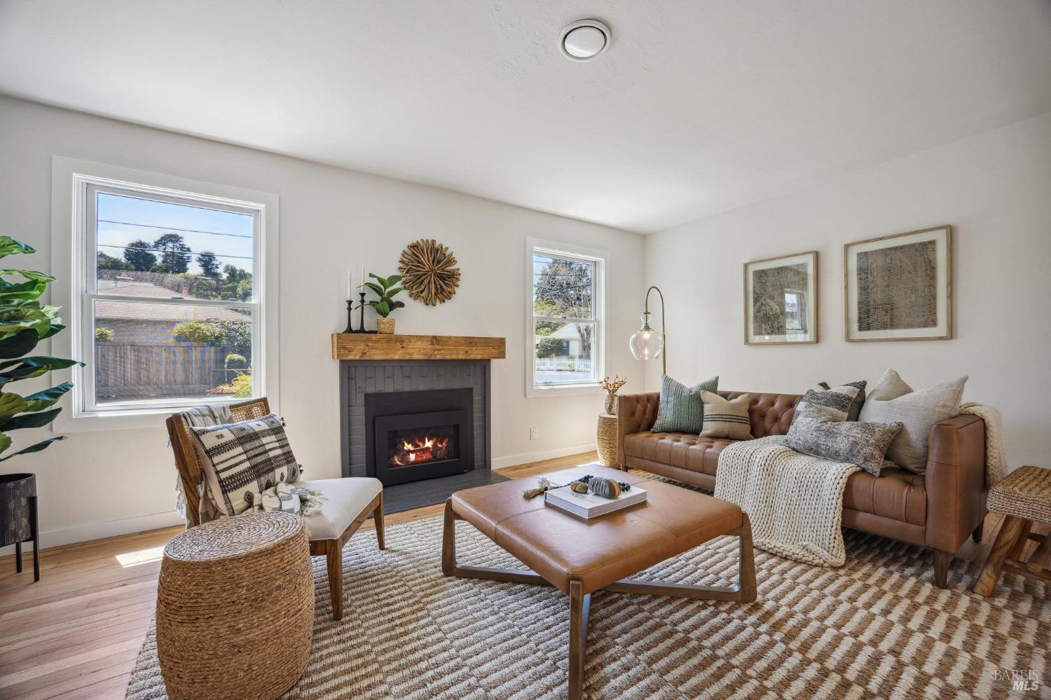Photo of 2 Oxford Ave in Mill Valley, CA