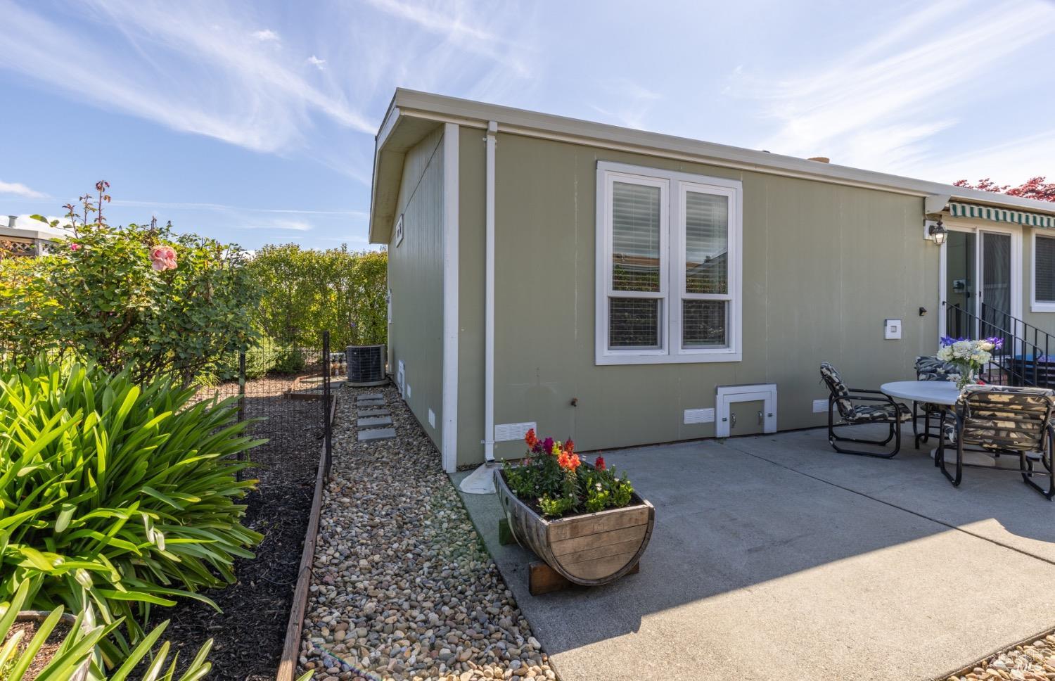Detail Gallery Image 22 of 33 For 210 Daphne Dr, Napa,  CA 94558 - 2 Beds | 2 Baths