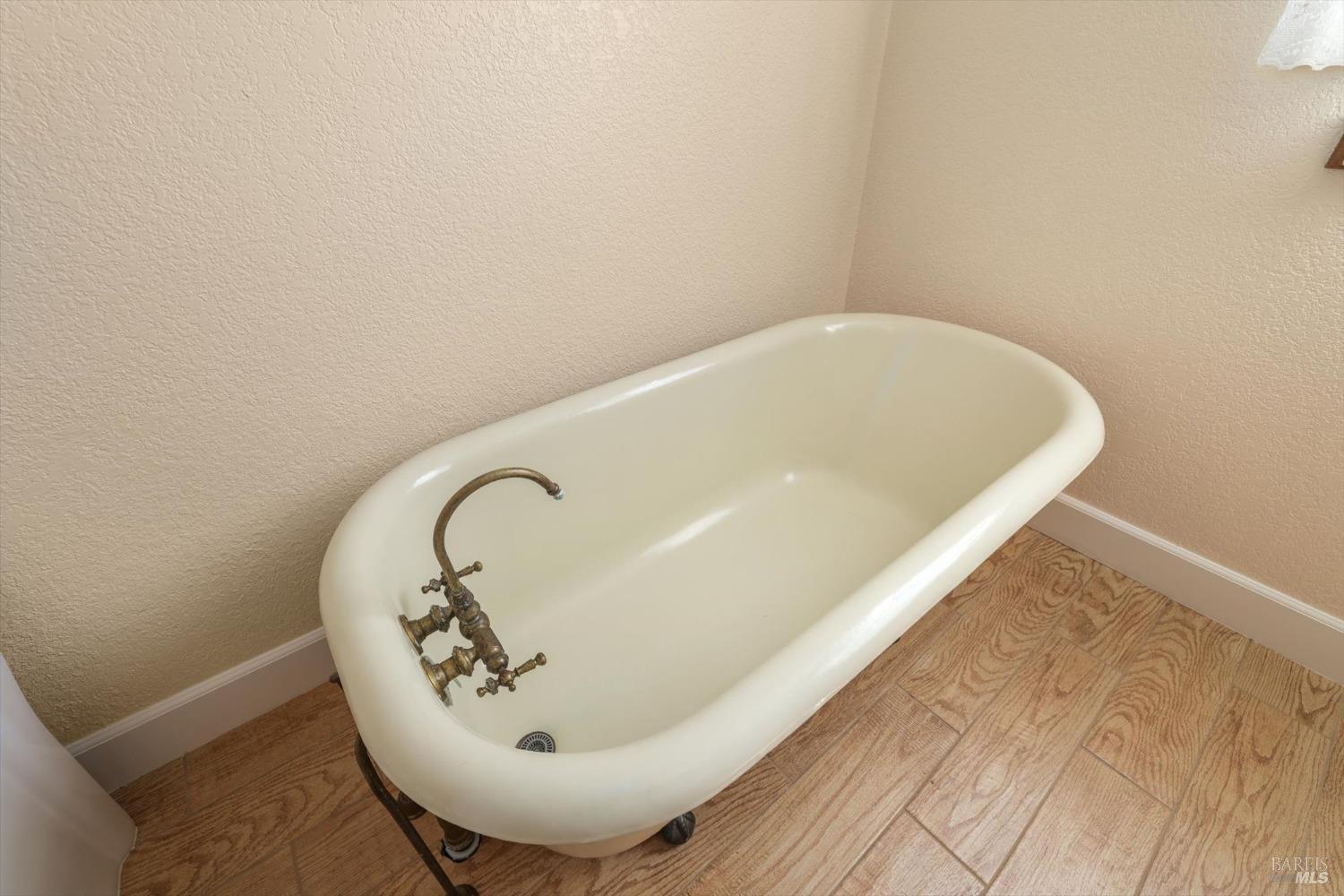 Detail Gallery Image 33 of 56 For 975 Mayfair Dr, Dixon,  CA 95620 - 3 Beds | 2/1 Baths