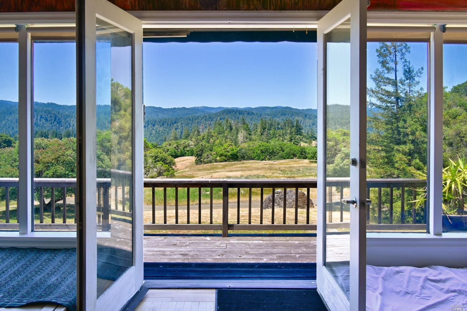 Detail Gallery Image 6 of 29 For 16101 Lost Creek Rd, Yorkville,  CA 95494 - 2 Beds | 2 Baths