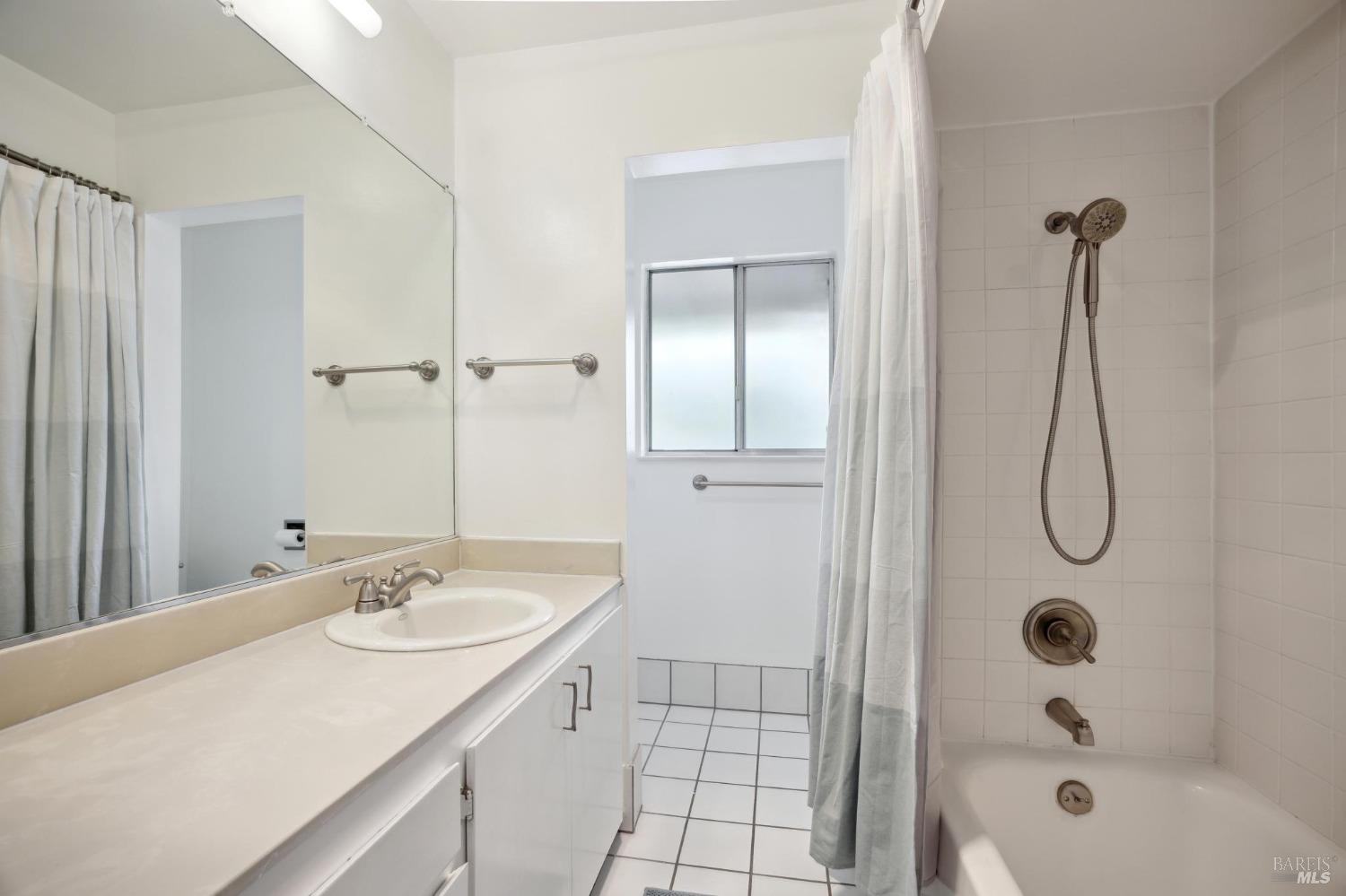 Detail Gallery Image 30 of 57 For 26 Roundtree Blvd, San Rafael,  CA 94903 - 2 Beds | 1 Baths