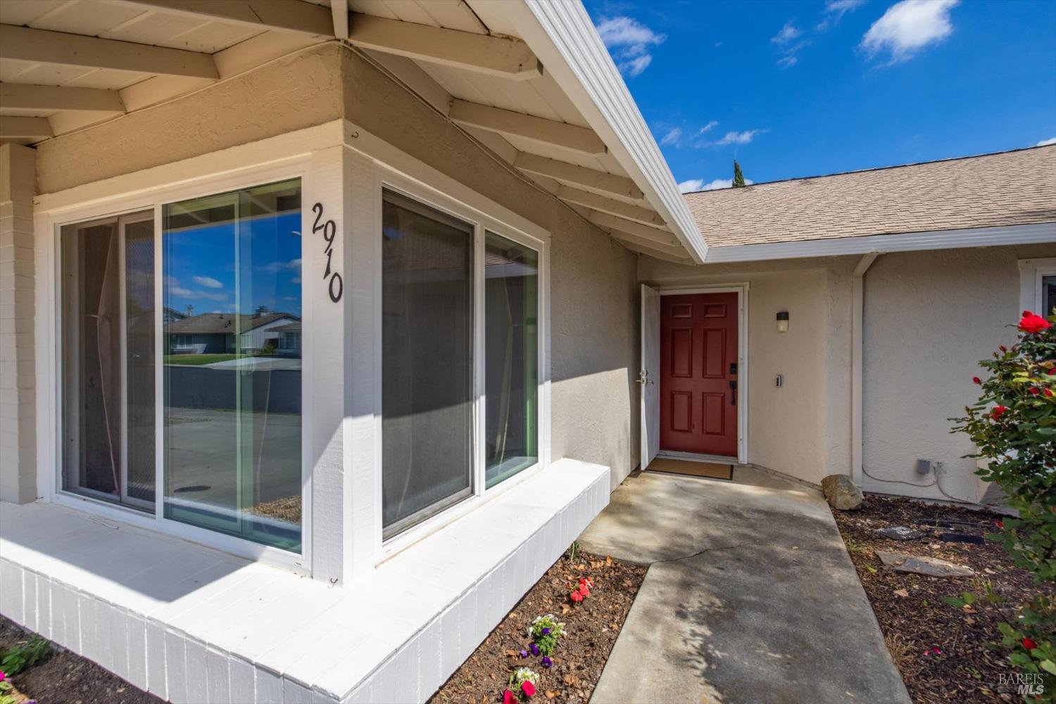 Detail Gallery Image 4 of 57 For 2910 Cascade Ln, Fairfield,  CA 94533 - 3 Beds | 2 Baths