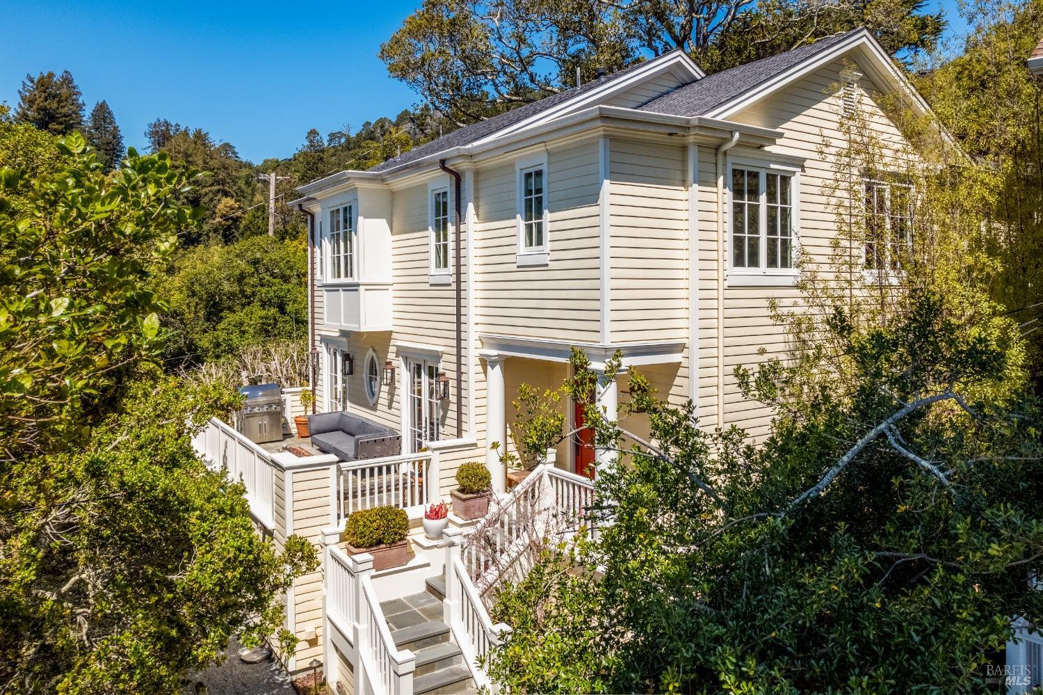 Detail Gallery Image 1 of 31 For 261 Oakdale Ave, Mill Valley,  CA 94941 - 4 Beds | 3/1 Baths