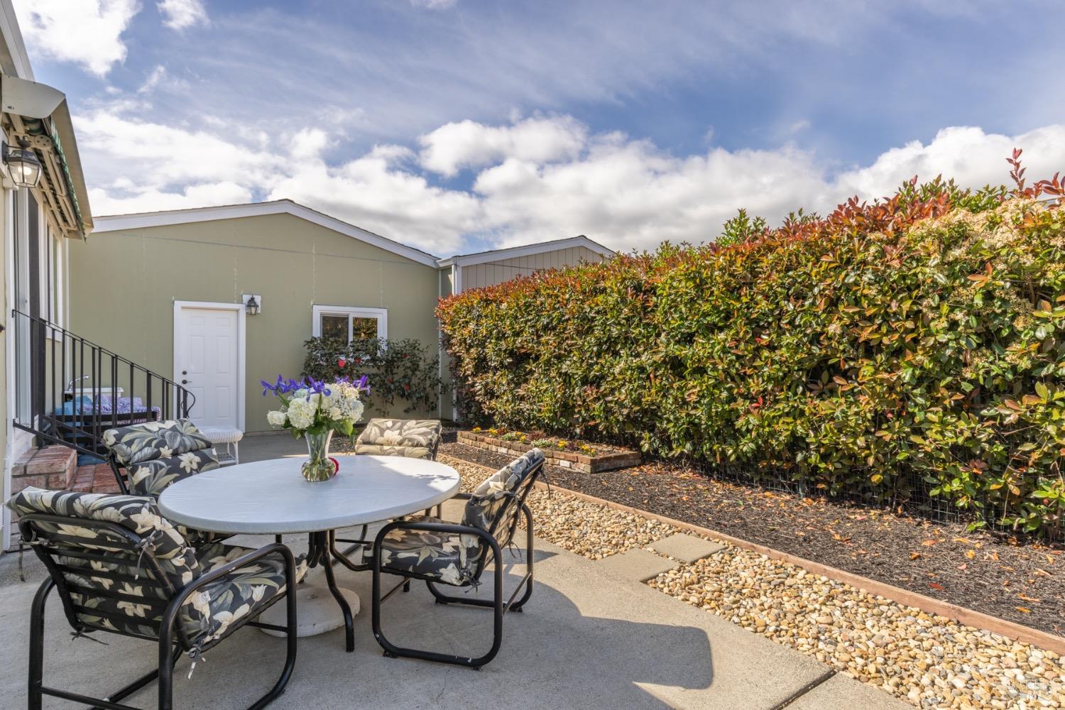 Detail Gallery Image 21 of 33 For 210 Daphne Dr, Napa,  CA 94558 - 2 Beds | 2 Baths