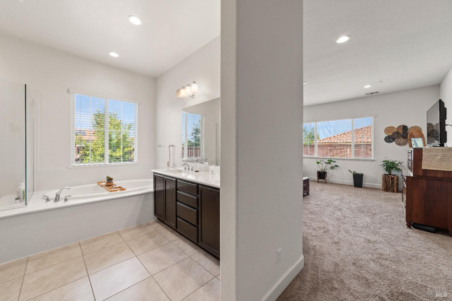 Detail Gallery Image 20 of 52 For 292 Rolling Sage Cir, Vacaville,  CA 95688 - 4 Beds | 2/1 Baths