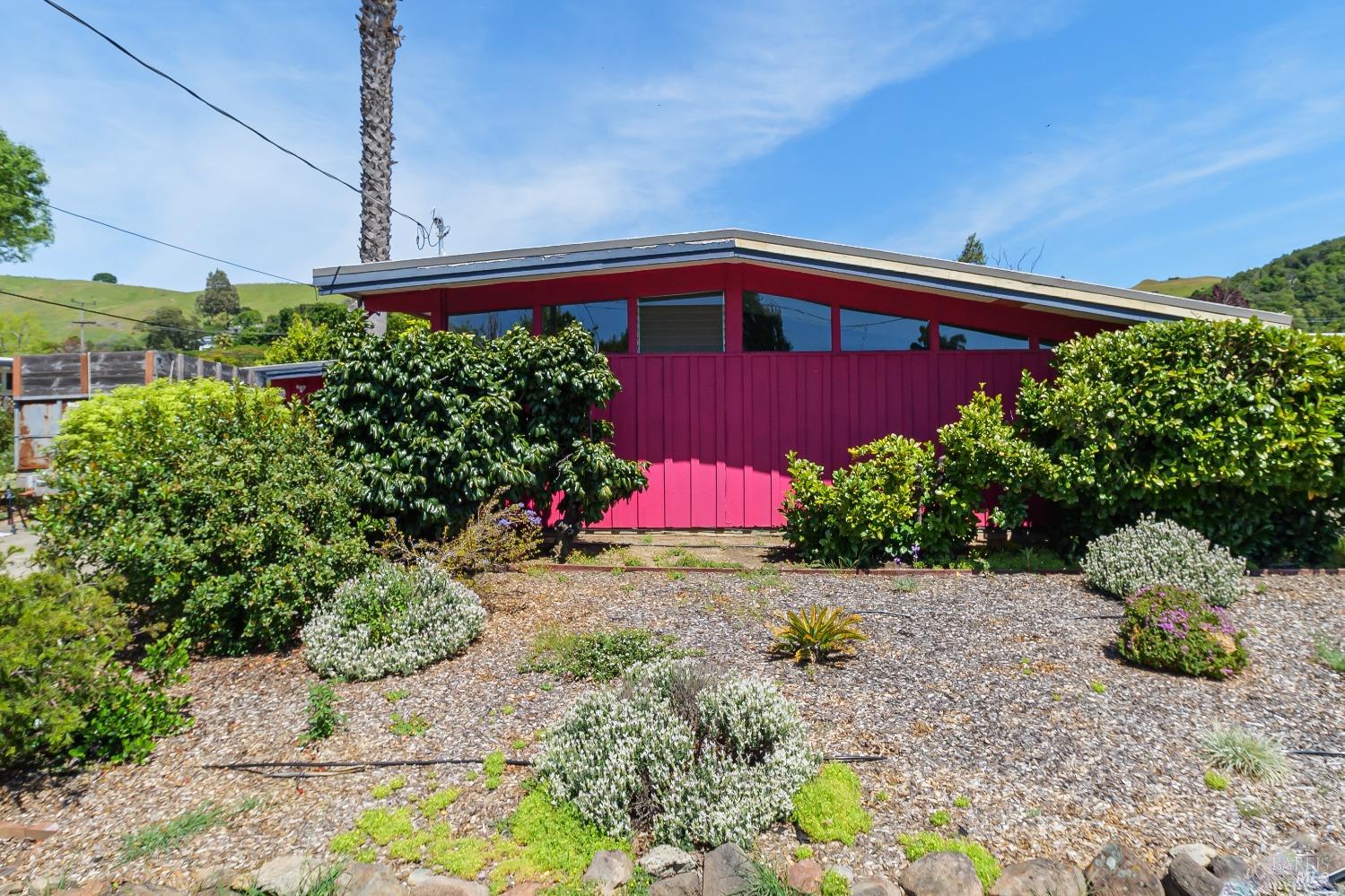 Photo of 398 Holly Dr in San Rafael, CA