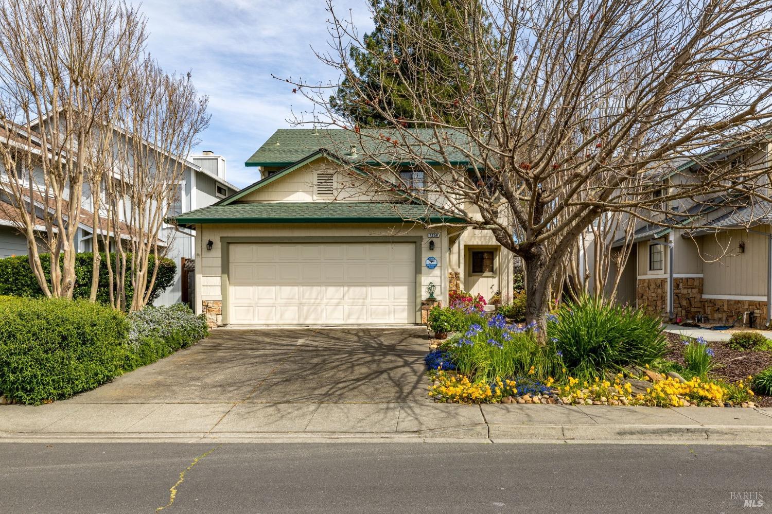 Detail Gallery Image 1 of 43 For 7856 Medallion Way, Rohnert Park,  CA 94928 - 3 Beds | 2/1 Baths