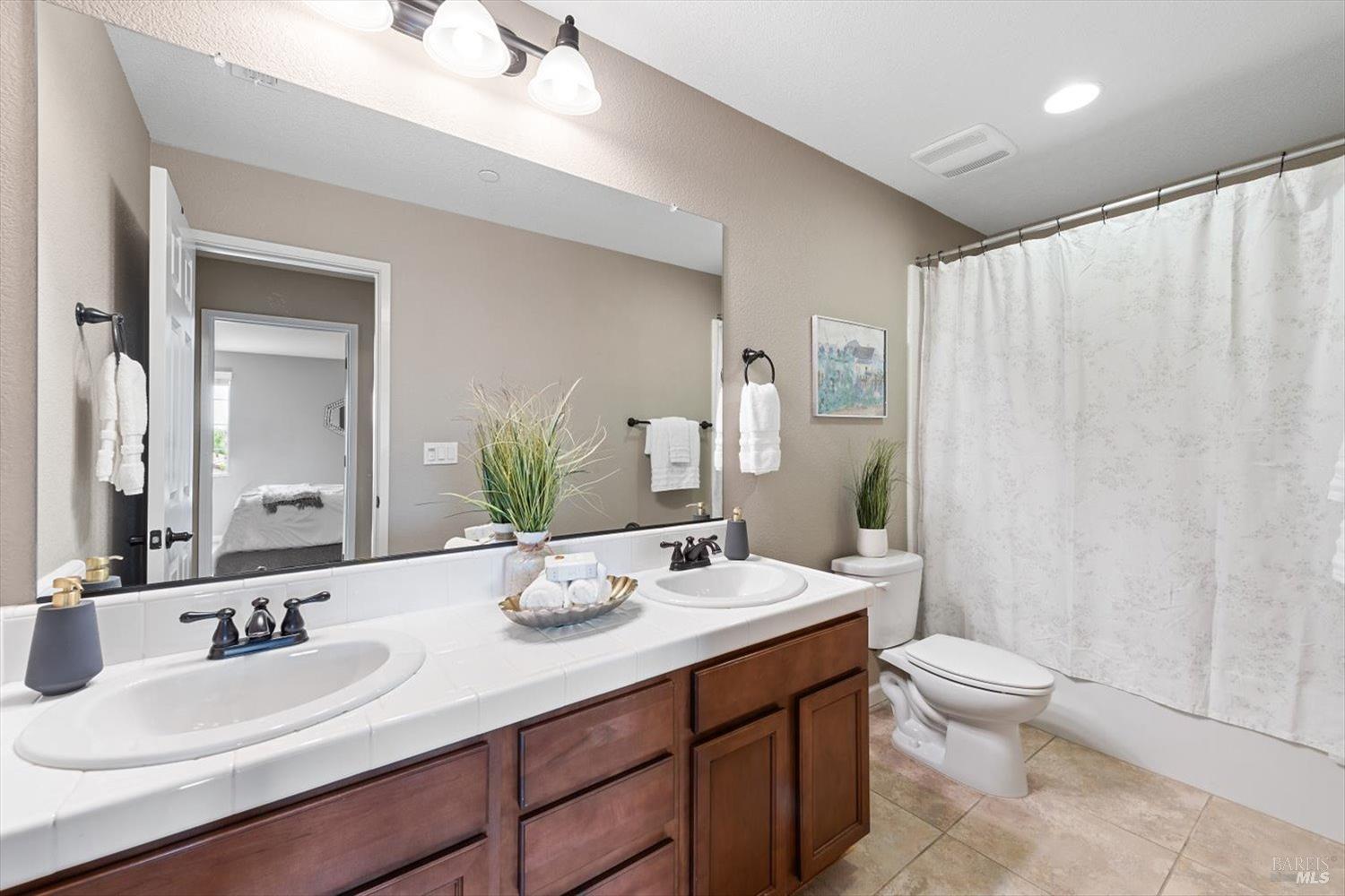 Detail Gallery Image 54 of 92 For 1404 Couples Cir, Fairfield,  CA 94533 - 4 Beds | 3 Baths