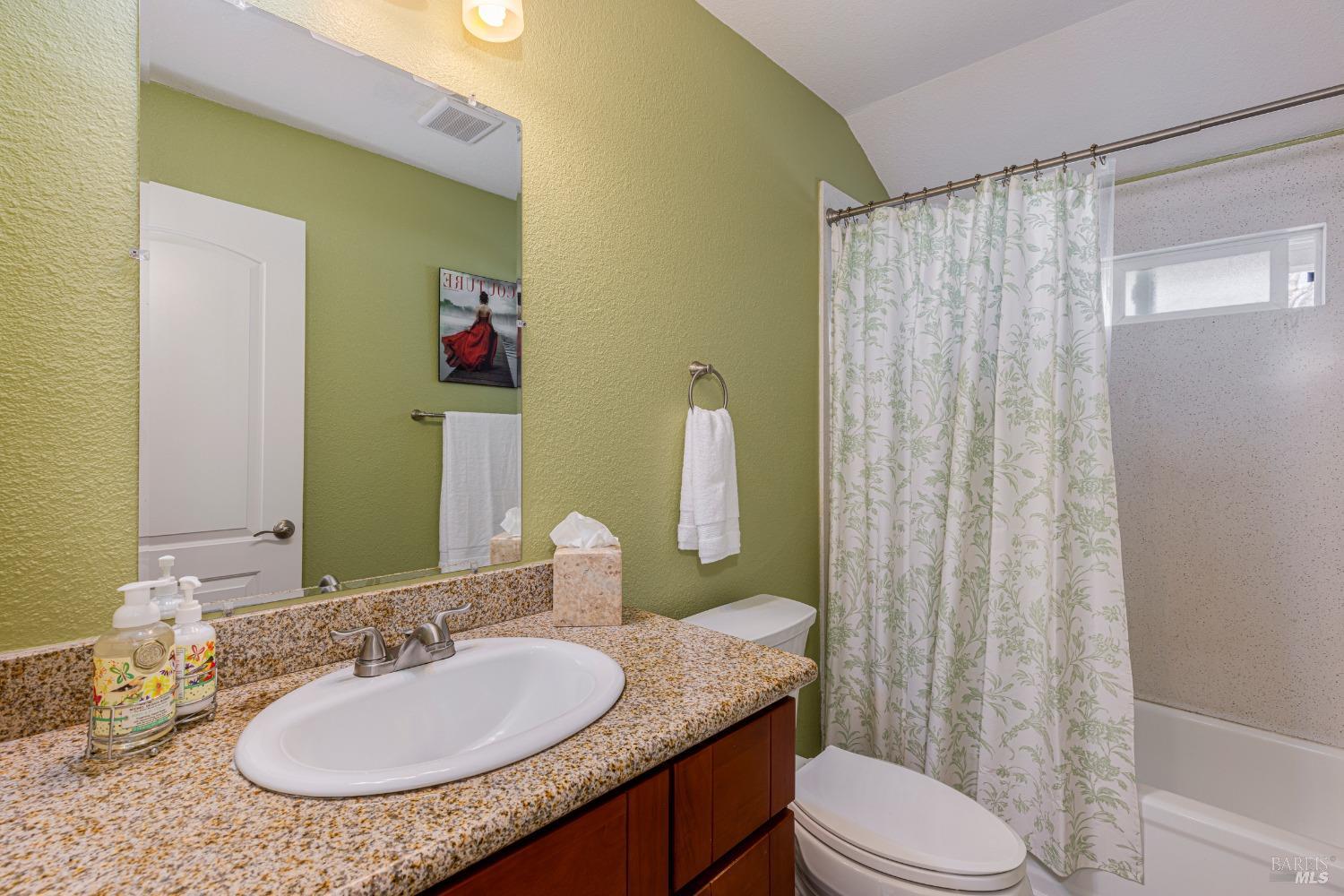 Detail Gallery Image 17 of 34 For 5310 Coronado Ct, Rohnert Park,  CA 94928 - 5 Beds | 2 Baths