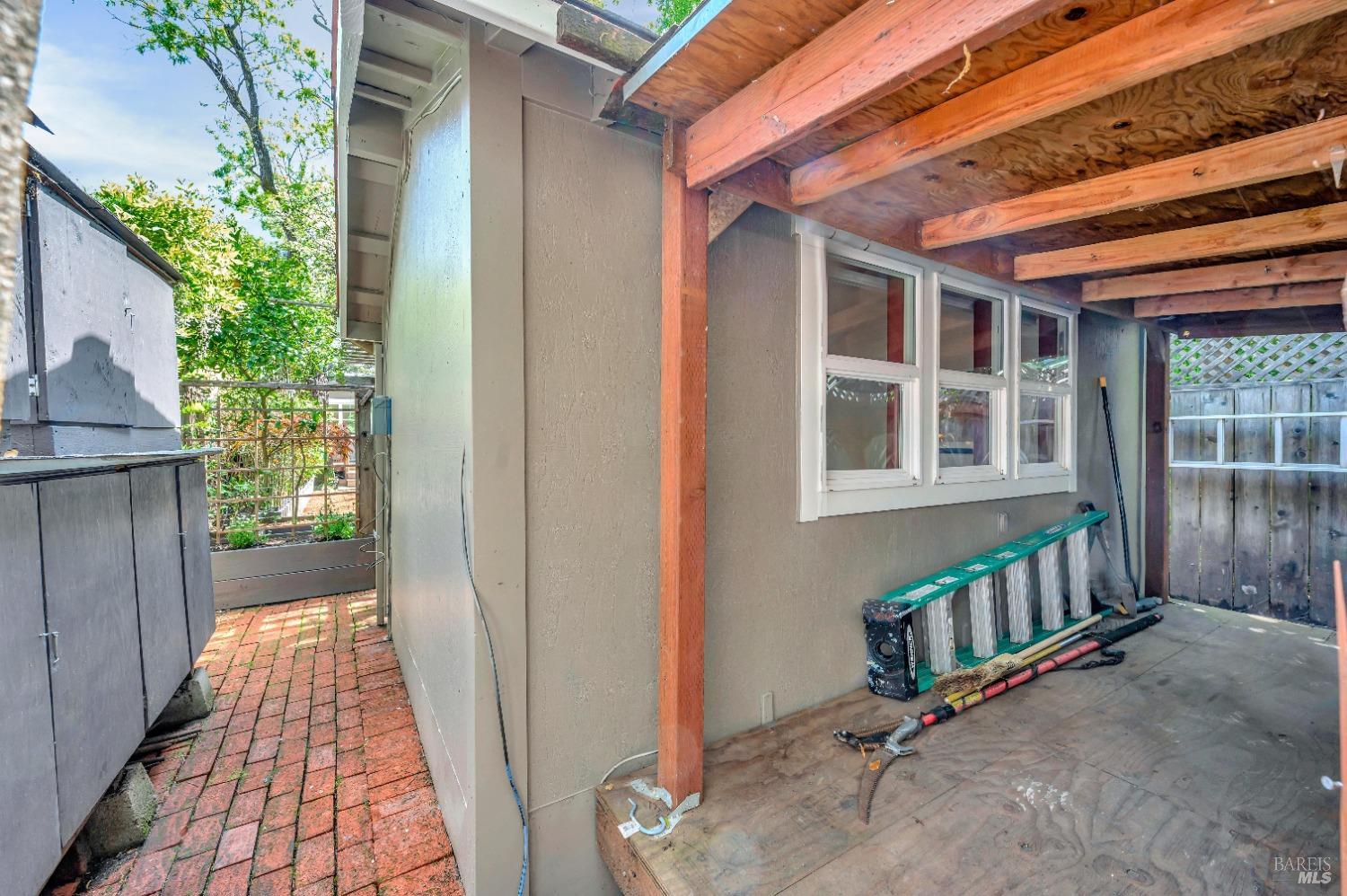 Detail Gallery Image 25 of 34 For 44 Magnolia Ave, San Anselmo,  CA 94960 - 2 Beds | 1 Baths