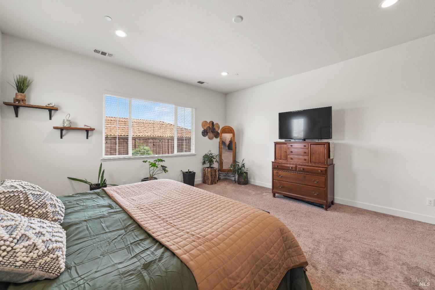 Detail Gallery Image 19 of 52 For 292 Rolling Sage Cir, Vacaville,  CA 95688 - 4 Beds | 2/1 Baths