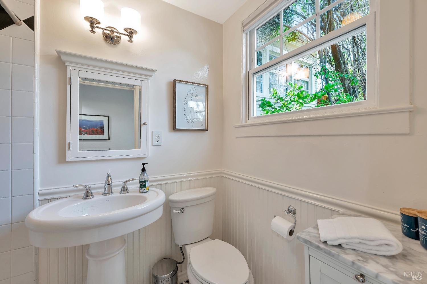 Detail Gallery Image 18 of 34 For 44 Magnolia Ave, San Anselmo,  CA 94960 - 2 Beds | 1 Baths