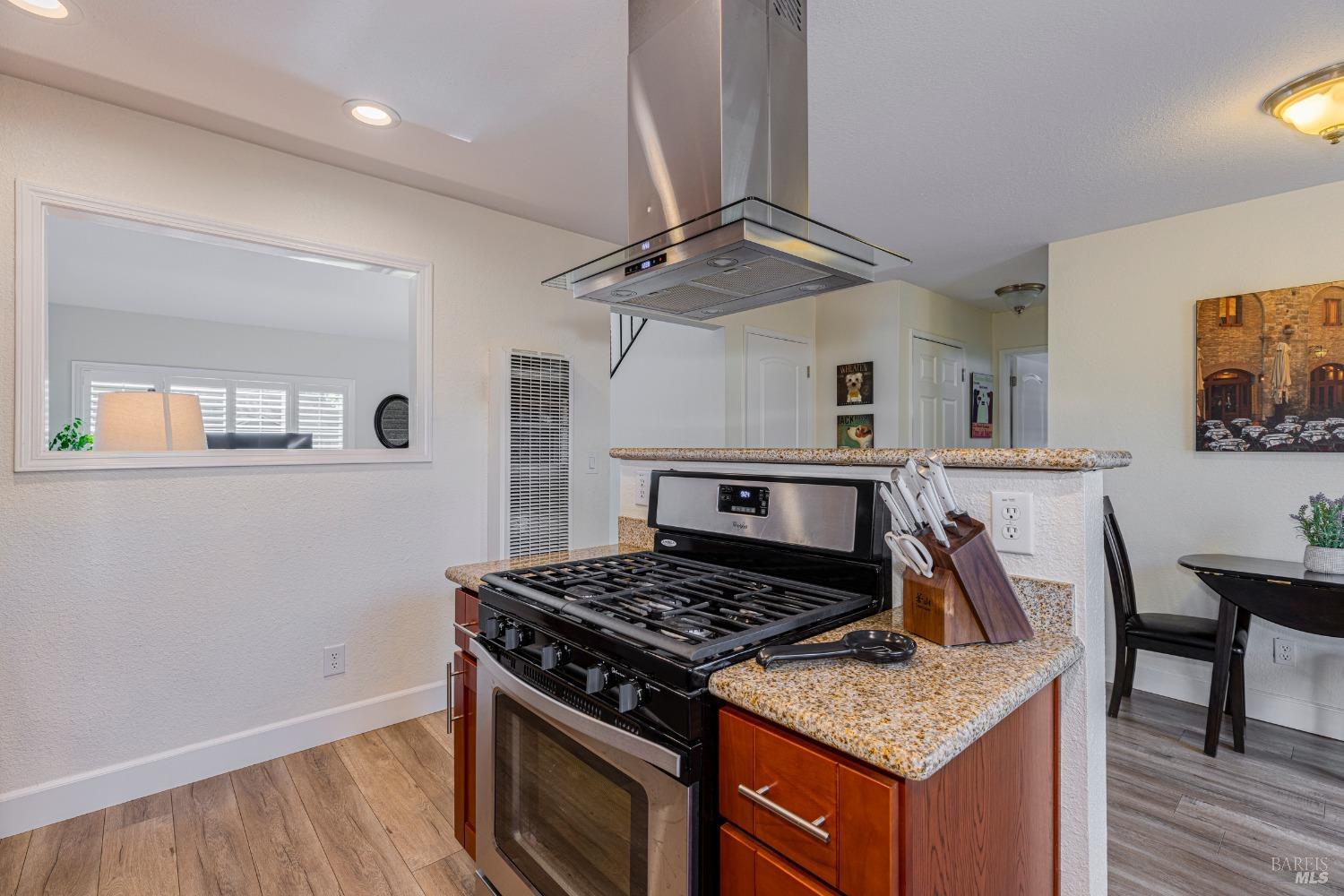 Detail Gallery Image 10 of 34 For 5310 Coronado Ct, Rohnert Park,  CA 94928 - 5 Beds | 2 Baths