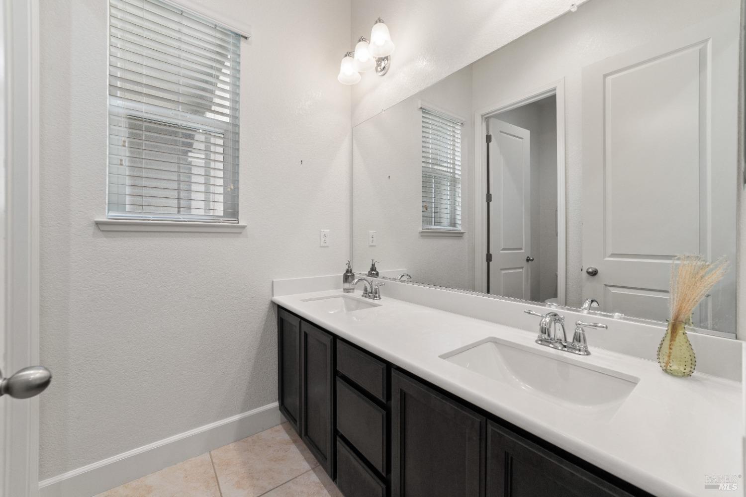 Detail Gallery Image 25 of 52 For 292 Rolling Sage Cir, Vacaville,  CA 95688 - 4 Beds | 2/1 Baths