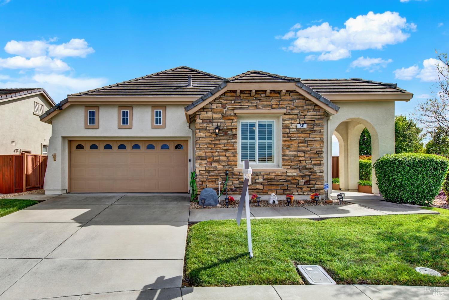 Photo of 630 Sweet Bay Cir in Vacaville, CA