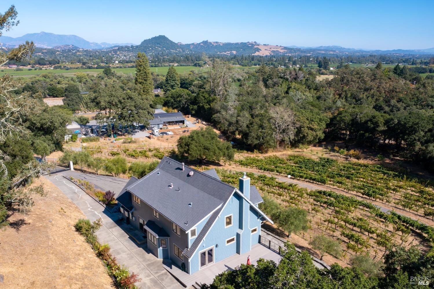 Detail Gallery Image 2 of 30 For 1345 W Dry Creek Rd, Healdsburg,  CA 95448 - 3 Beds | 3 Baths