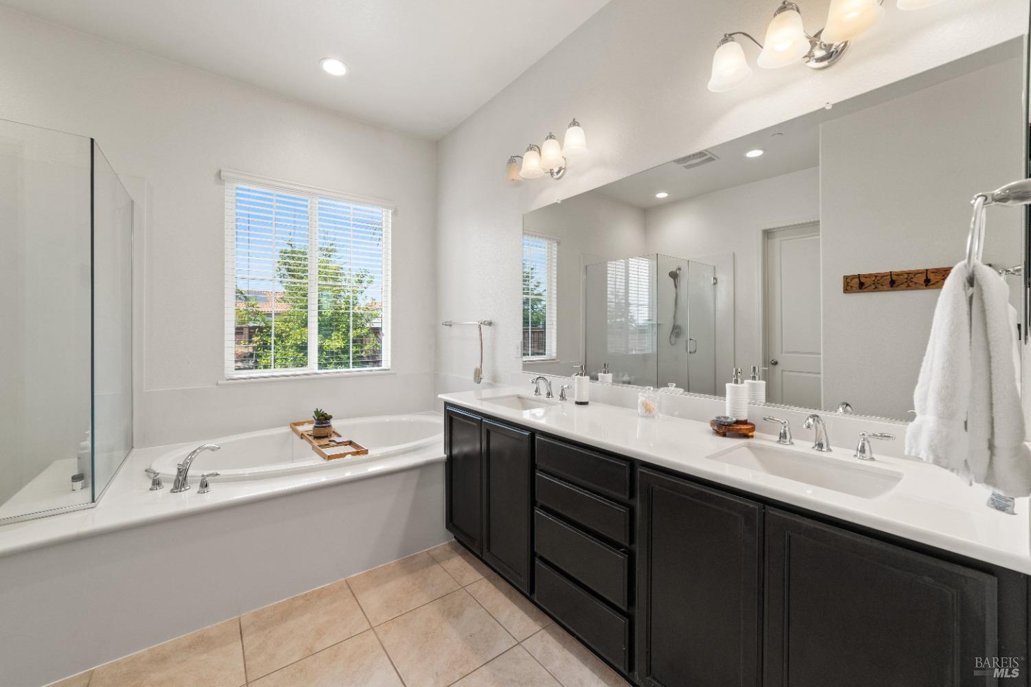 Detail Gallery Image 21 of 52 For 292 Rolling Sage Cir, Vacaville,  CA 95688 - 4 Beds | 2/1 Baths