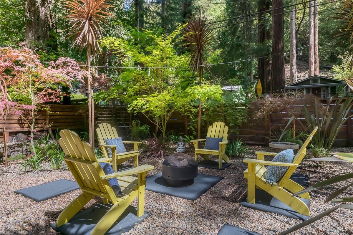 Detail Gallery Image 4 of 60 For 14550 Old Cazadero Rd, Guerneville,  CA 95446 - 3 Beds | 2 Baths