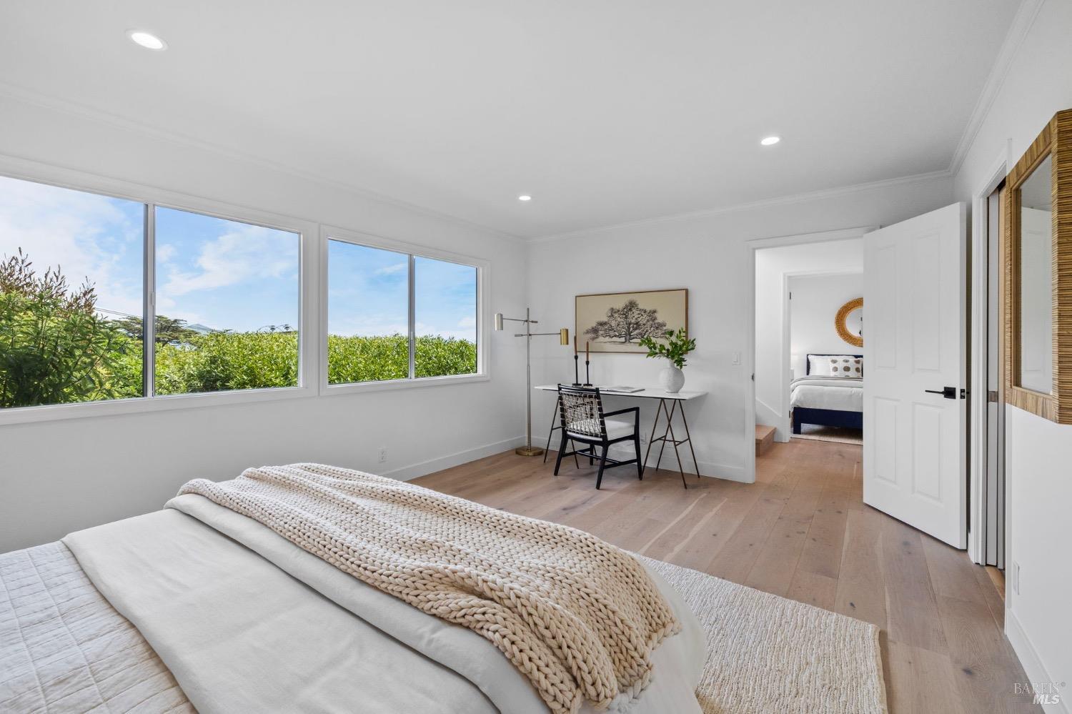 Detail Gallery Image 12 of 29 For 69 Crescent Ave, Sausalito,  CA 94965 - 2 Beds | 2/1 Baths