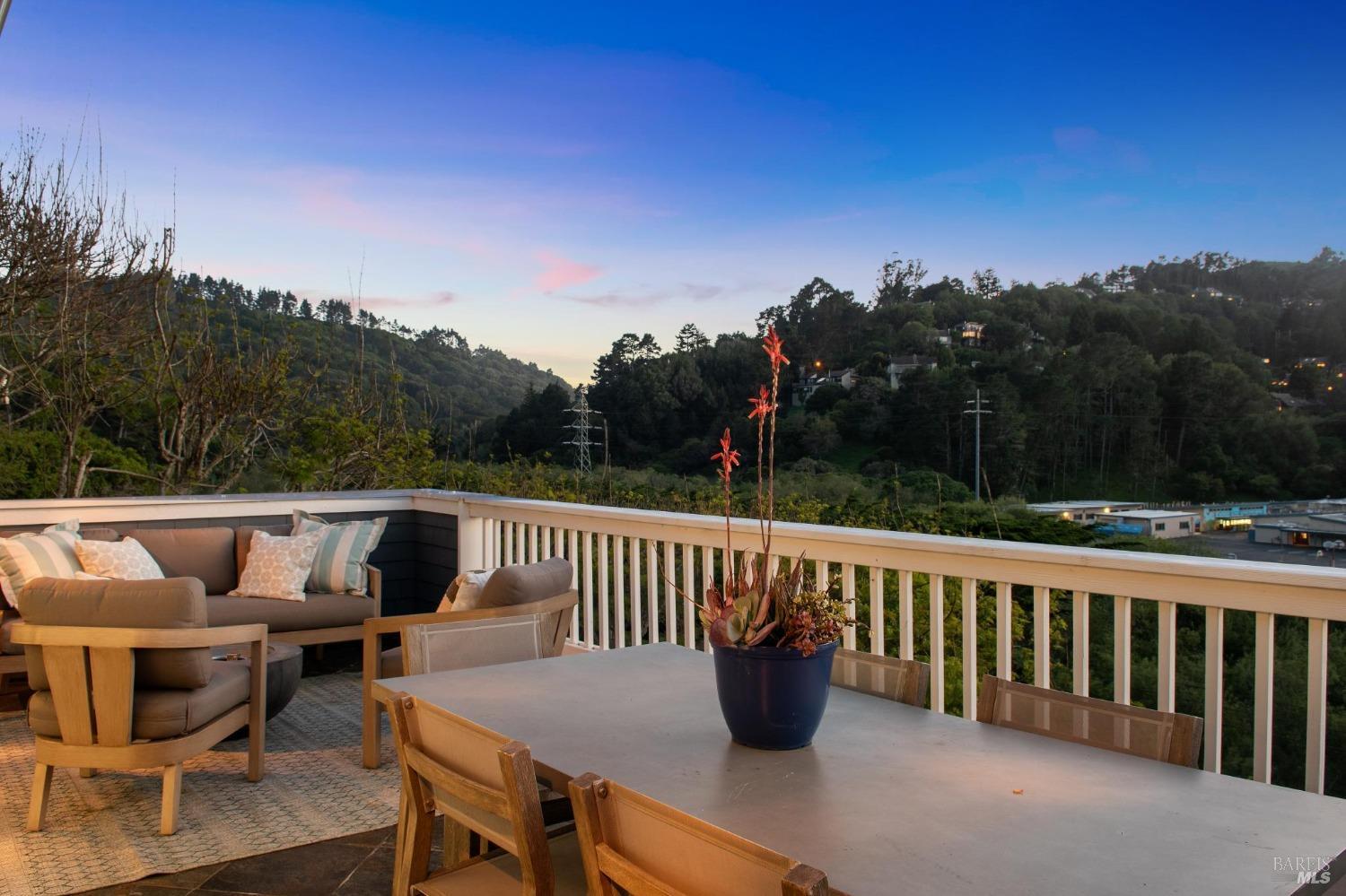 Detail Gallery Image 33 of 71 For 406 Tennessee Glen Way, Mill Valley,  CA 94941 - 4 Beds | 3/1 Baths
