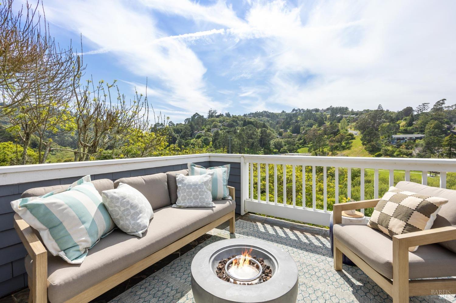 Detail Gallery Image 28 of 71 For 406 Tennessee Glen Way, Mill Valley,  CA 94941 - 4 Beds | 3/1 Baths