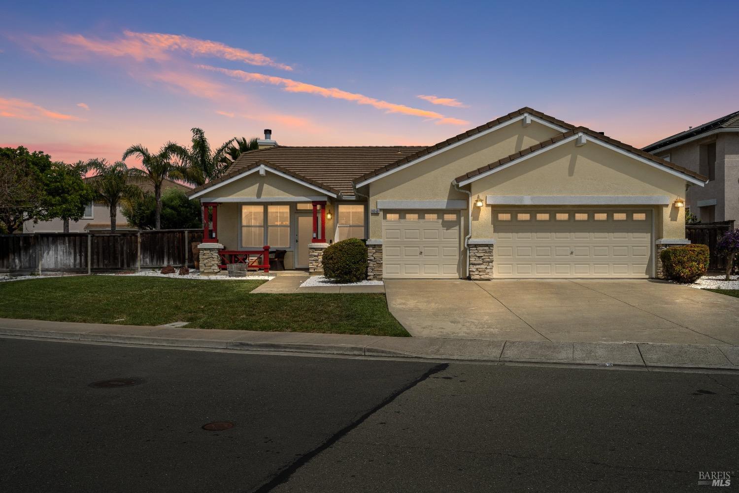 Detail Gallery Image 1 of 31 For 6550 Greenbrier Ct, Vallejo,  CA 94591 - 4 Beds | 2/1 Baths