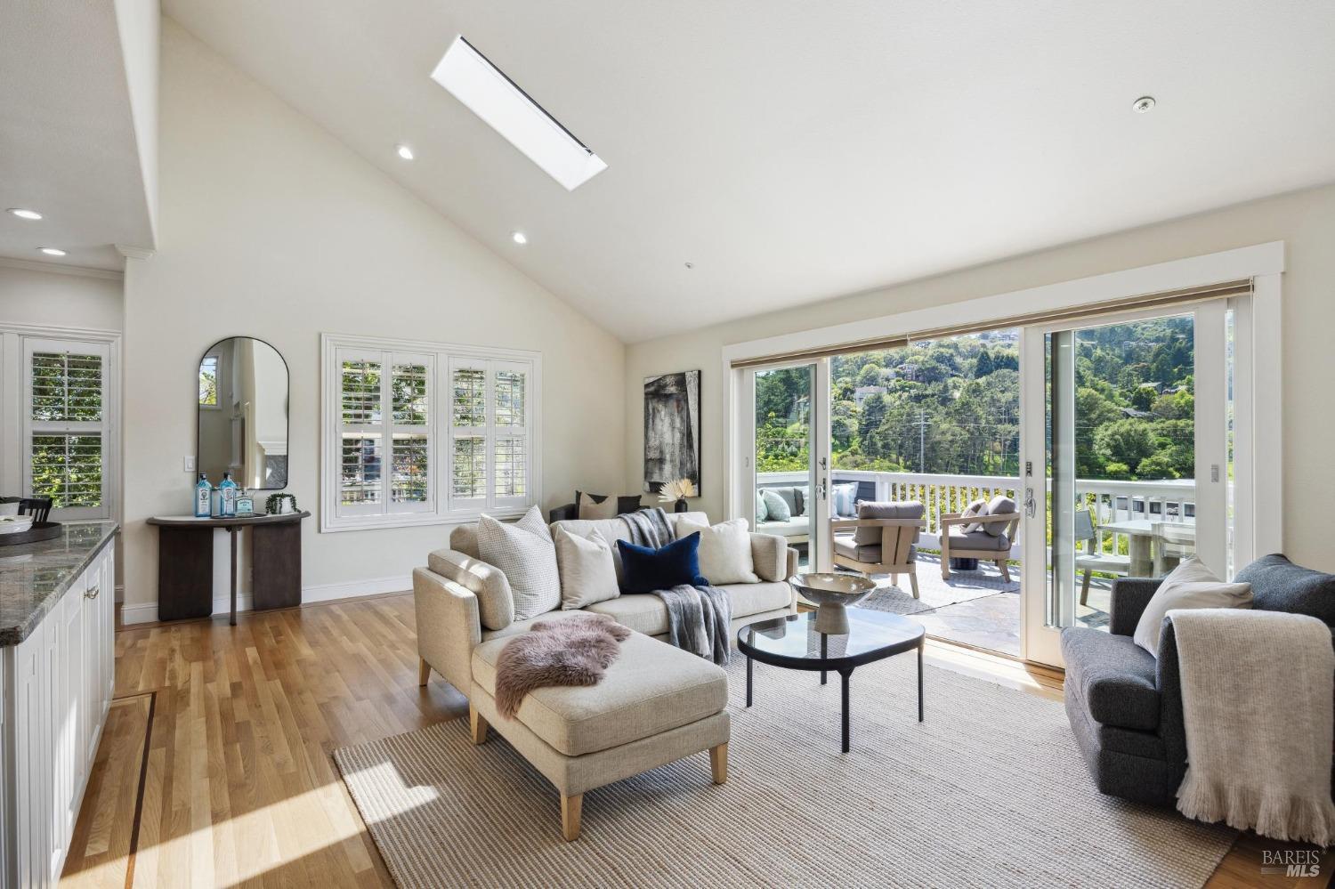 Detail Gallery Image 21 of 71 For 406 Tennessee Glen Way, Mill Valley,  CA 94941 - 4 Beds | 3/1 Baths