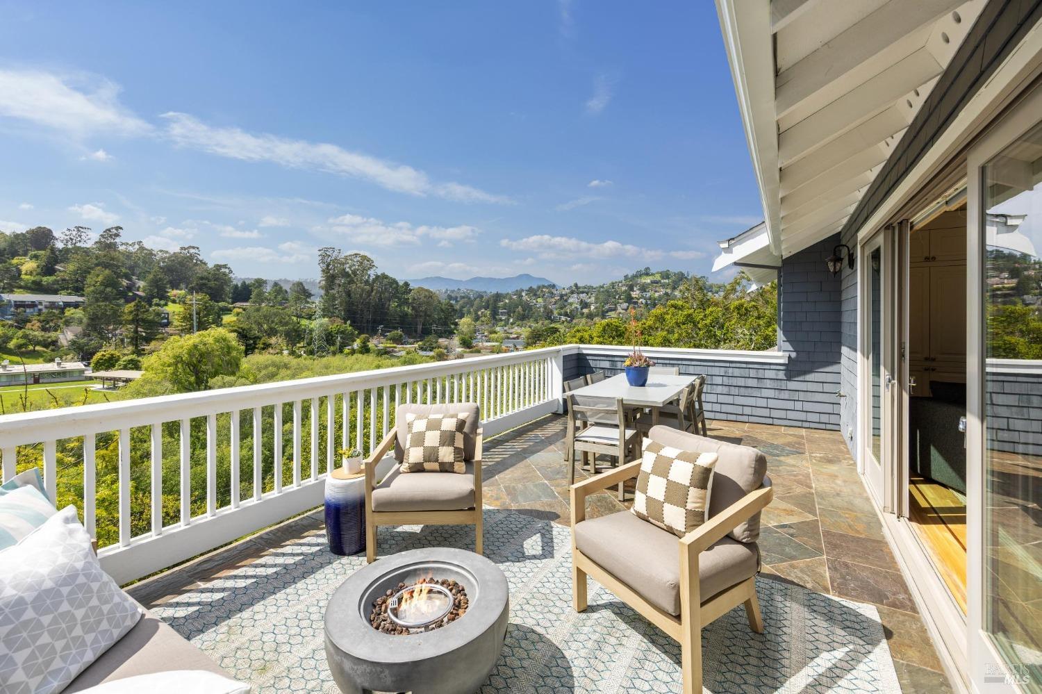 Detail Gallery Image 31 of 71 For 406 Tennessee Glen Way, Mill Valley,  CA 94941 - 4 Beds | 3/1 Baths