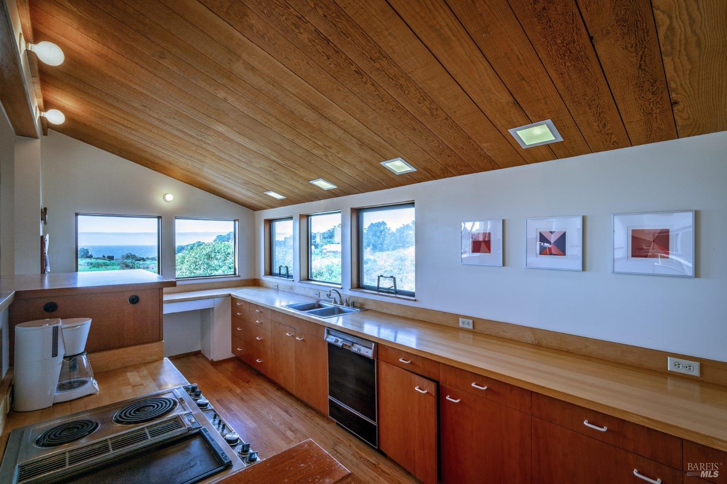 Detail Gallery Image 21 of 89 For 35416 Sea Gate Rd, The Sea Ranch,  CA 95497 - 3 Beds | 2 Baths