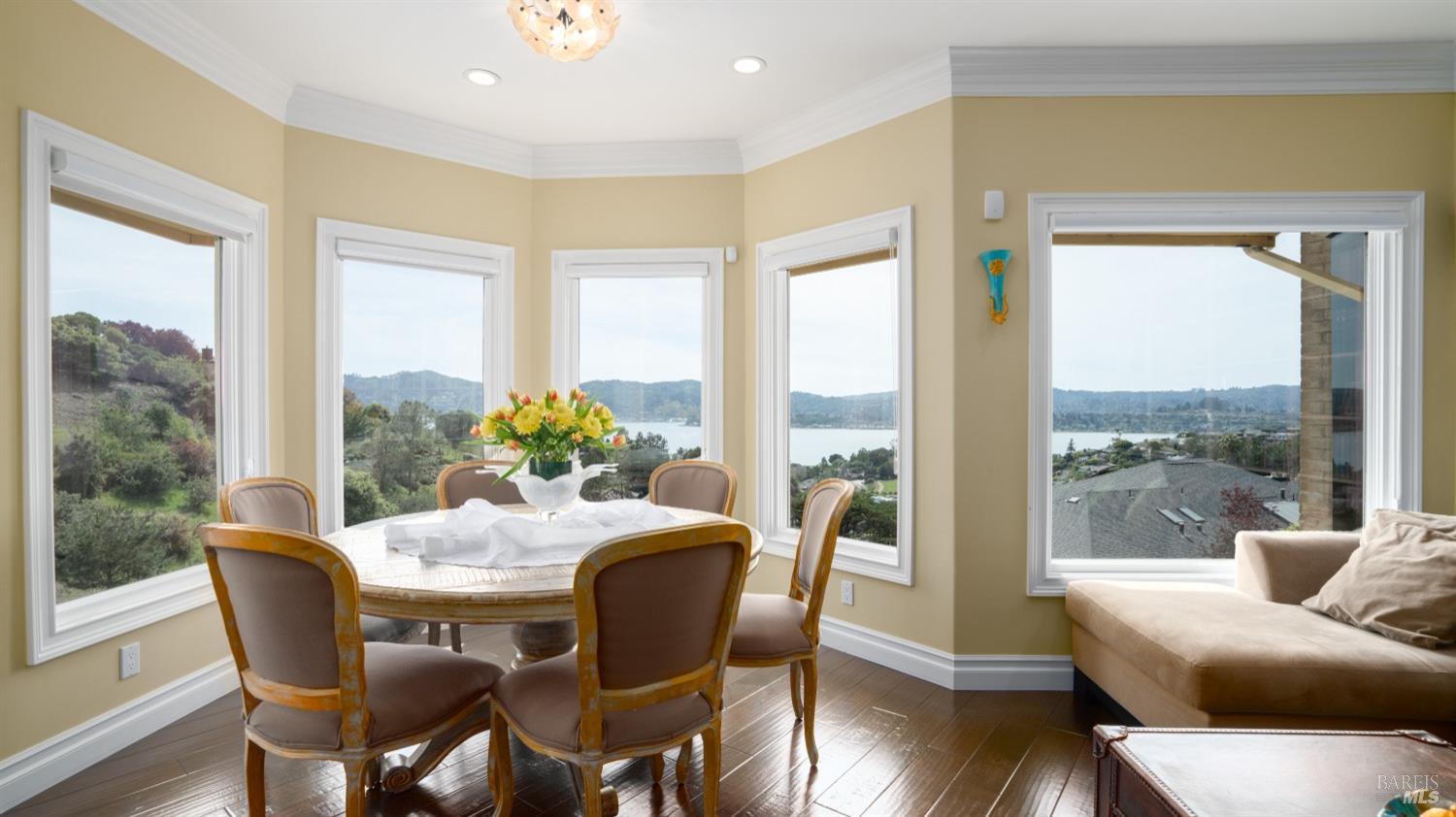 Detail Gallery Image 17 of 29 For 9 Wilkins Ct, Tiburon,  CA 94920 - 4 Beds | 3/1 Baths