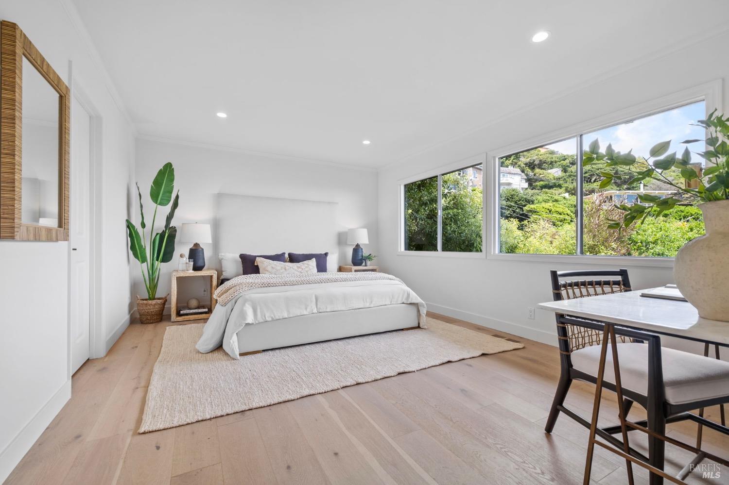 Detail Gallery Image 11 of 29 For 69 Crescent Ave, Sausalito,  CA 94965 - 2 Beds | 2/1 Baths