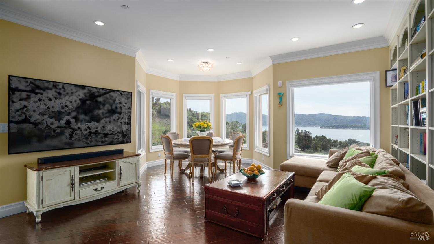 Detail Gallery Image 16 of 29 For 9 Wilkins Ct, Tiburon,  CA 94920 - 4 Beds | 3/1 Baths
