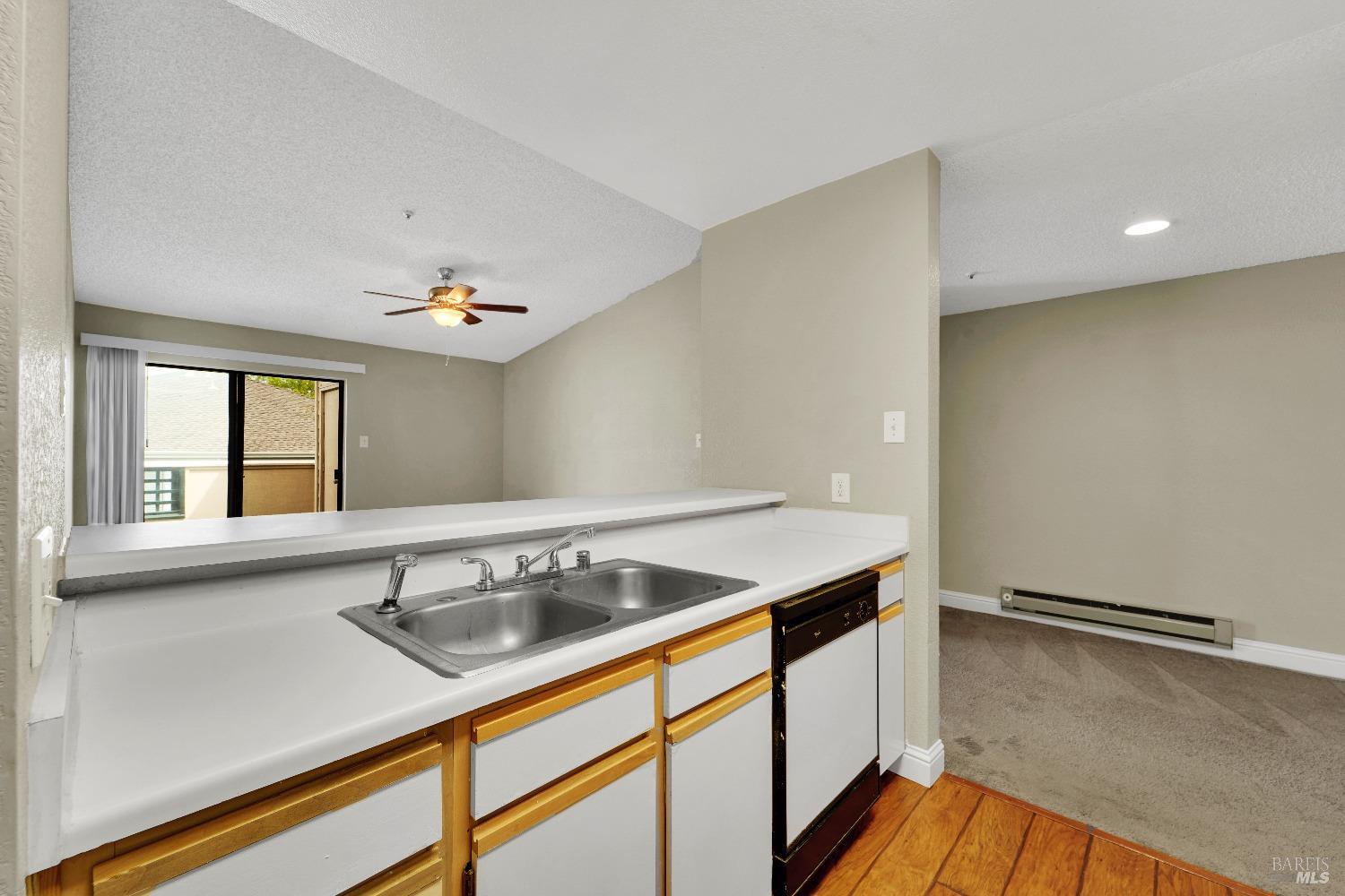 Detail Gallery Image 4 of 11 For 1201 Glen Cove Pkwy #715,  Vallejo,  CA 94591 - 1 Beds | 1 Baths