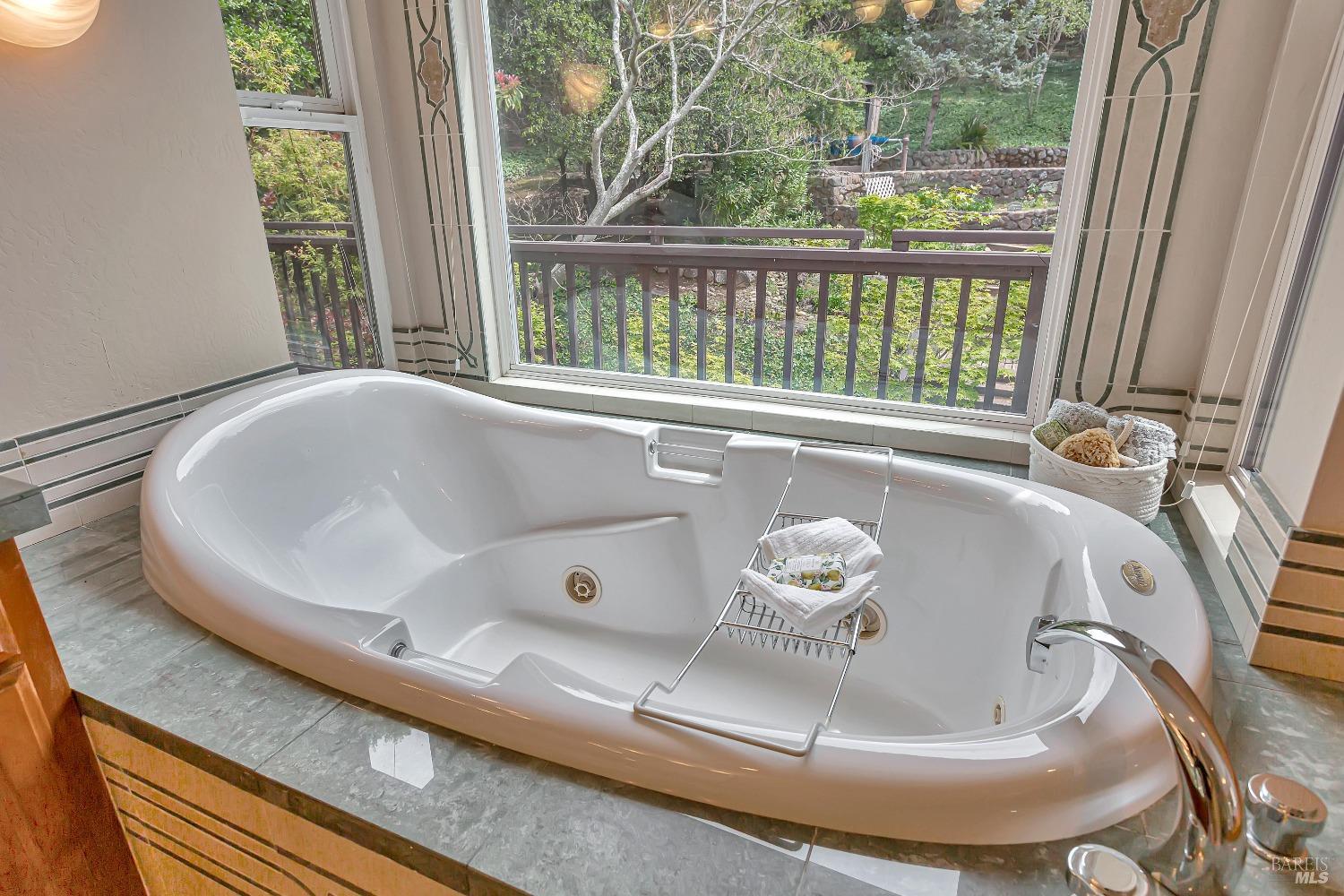Detail Gallery Image 20 of 38 For 19 Harding Dr, Novato,  CA 94947 - 4 Beds | 2/1 Baths