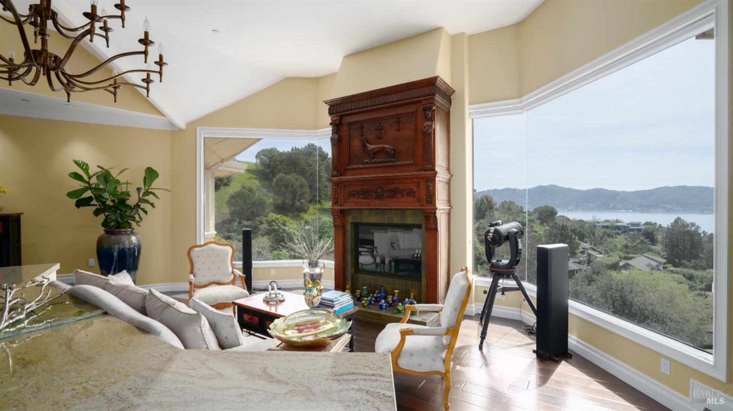 Detail Gallery Image 11 of 29 For 9 Wilkins Ct, Tiburon,  CA 94920 - 4 Beds | 3/1 Baths