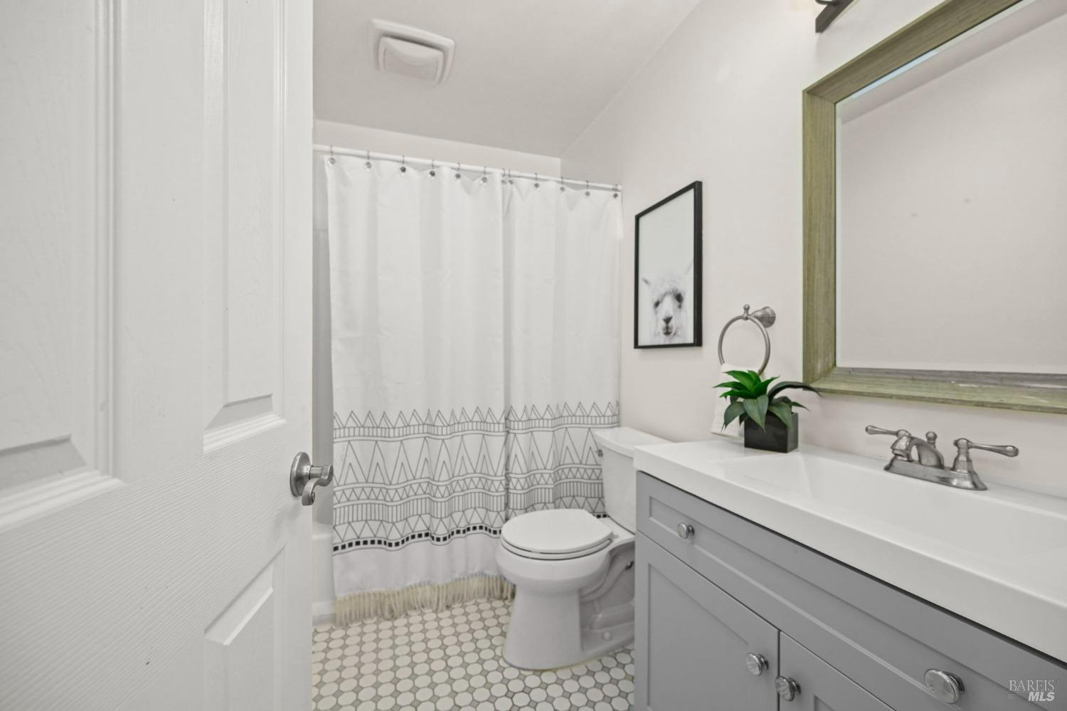 Detail Gallery Image 21 of 36 For 131 Panorama Dr, Benicia,  CA 94510 - 4 Beds | 2/1 Baths