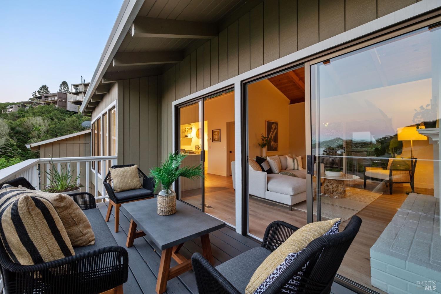 Detail Gallery Image 25 of 29 For 69 Crescent Ave, Sausalito,  CA 94965 - 2 Beds | 2/1 Baths