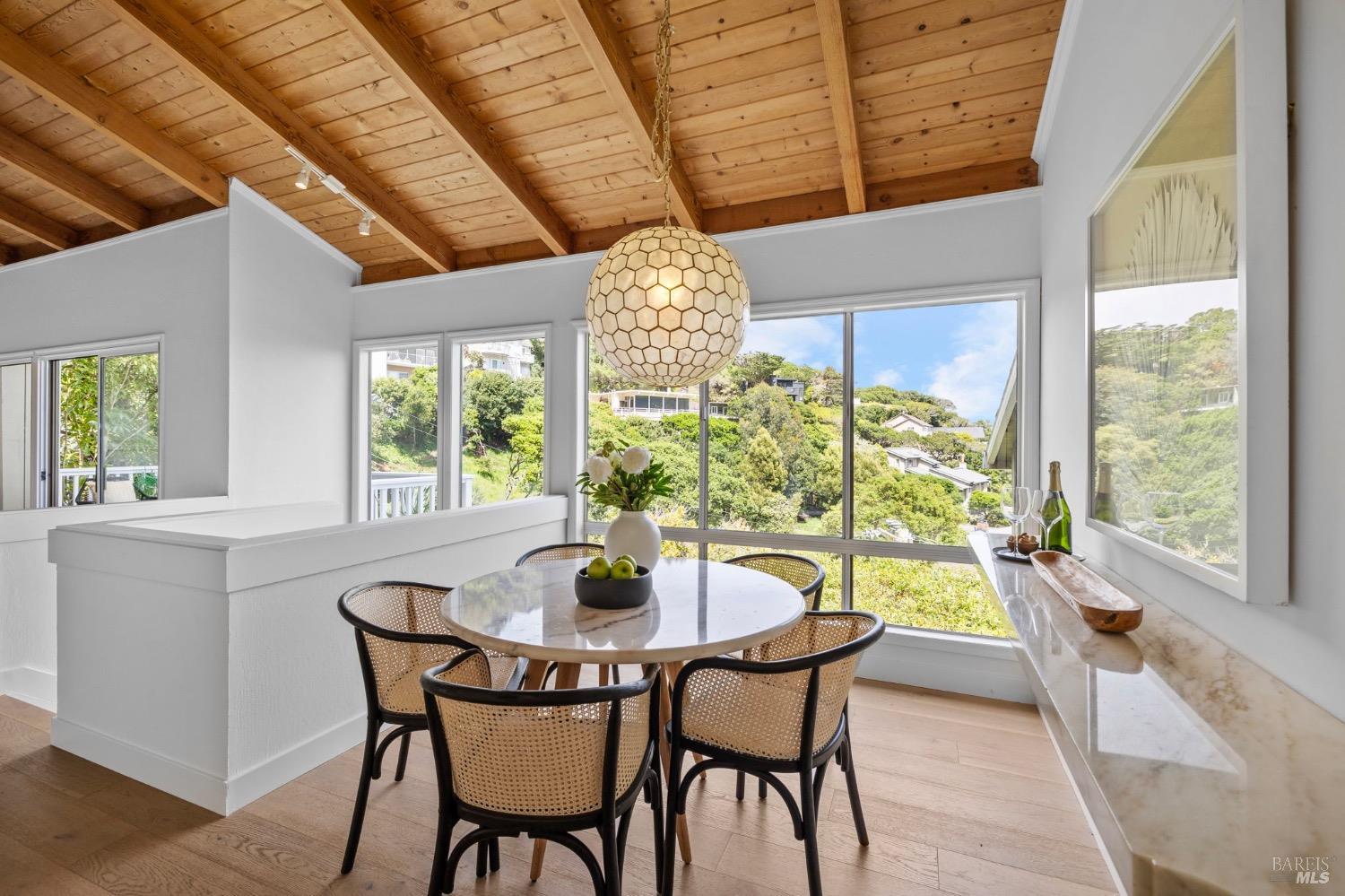 Detail Gallery Image 6 of 29 For 69 Crescent Ave, Sausalito,  CA 94965 - 2 Beds | 2/1 Baths